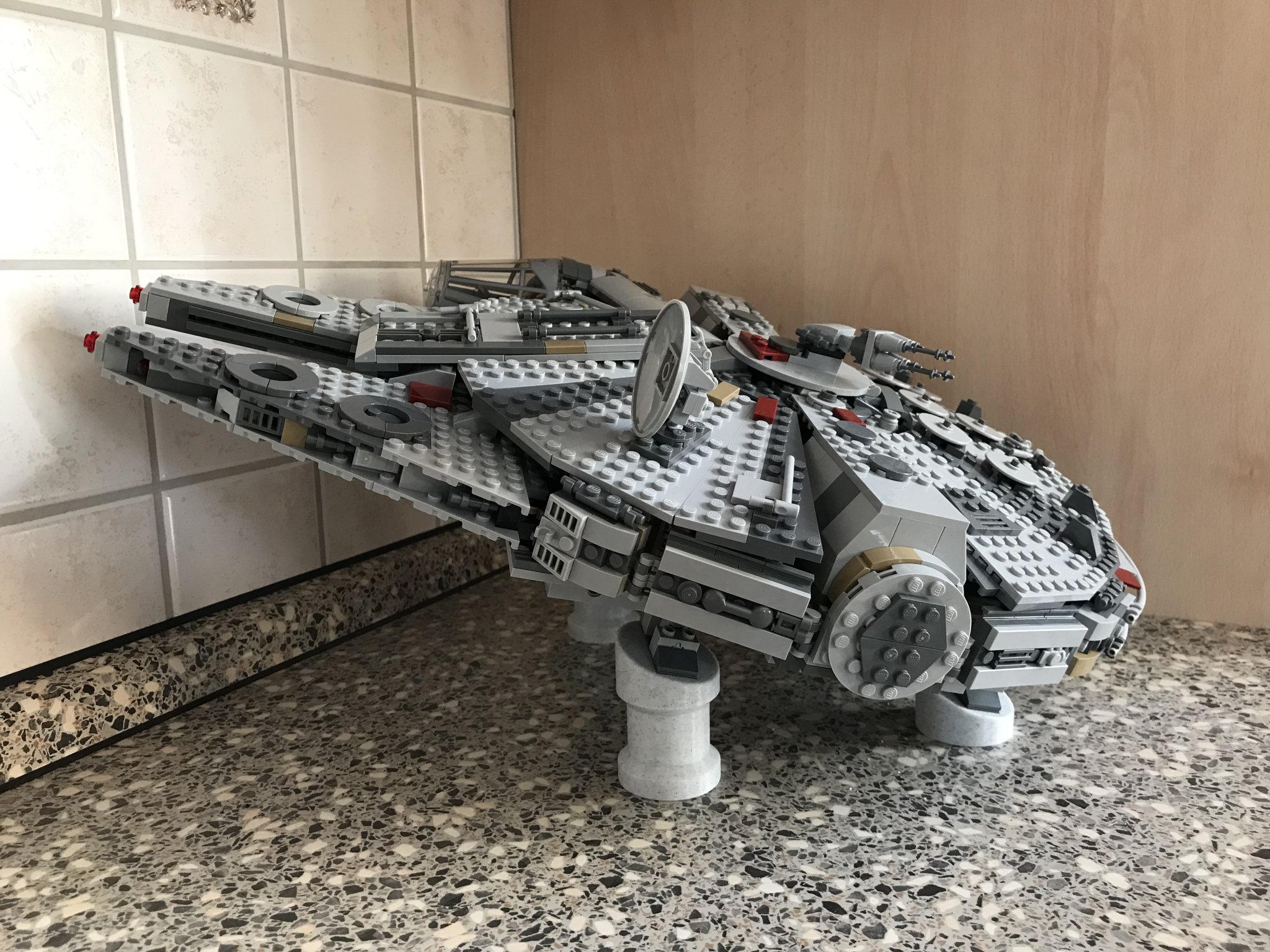Giá đỡ cho mô hình LEGO Millennium Falcon 75257