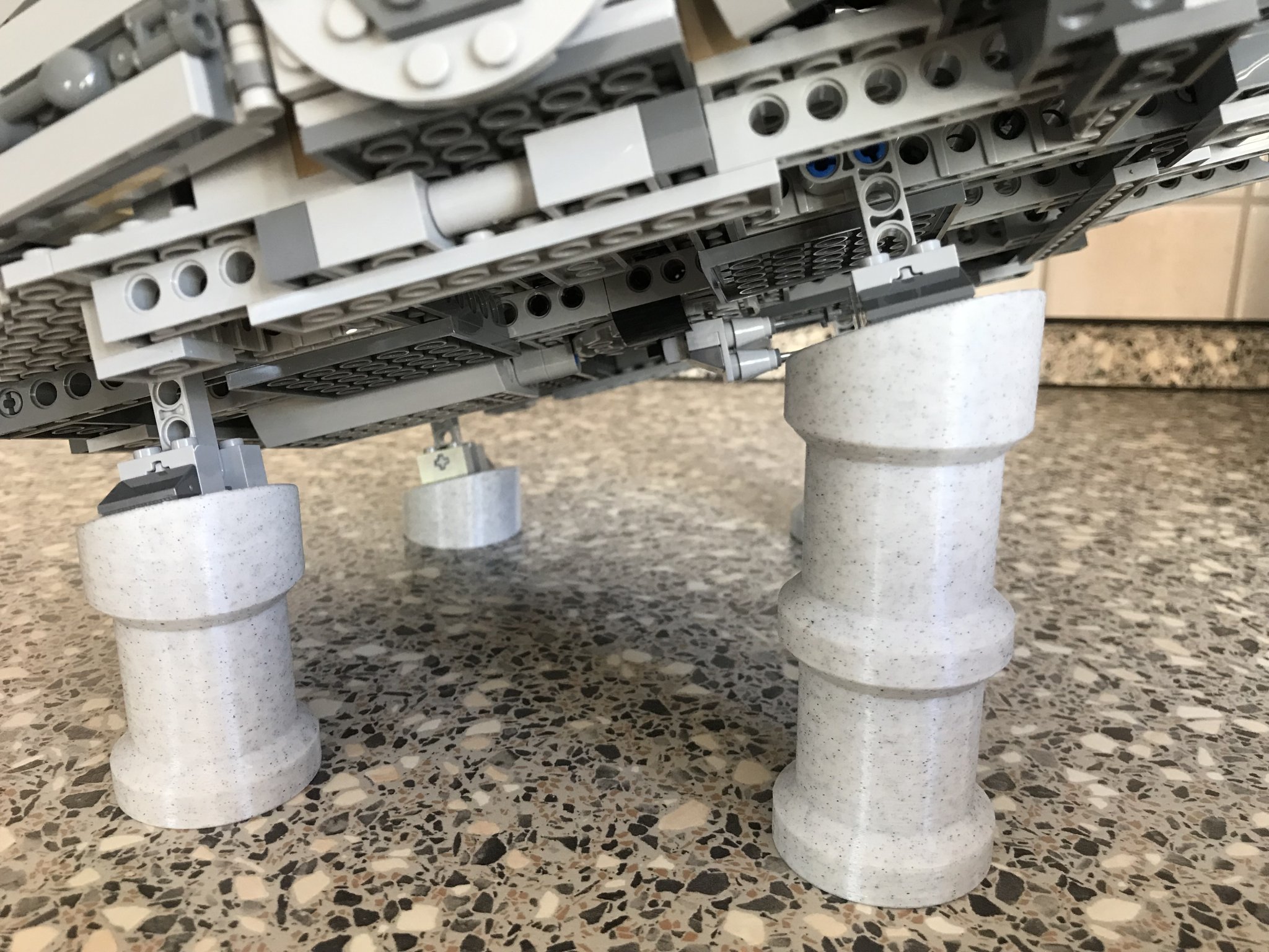 Giá đỡ cho mô hình LEGO Millennium Falcon 75257