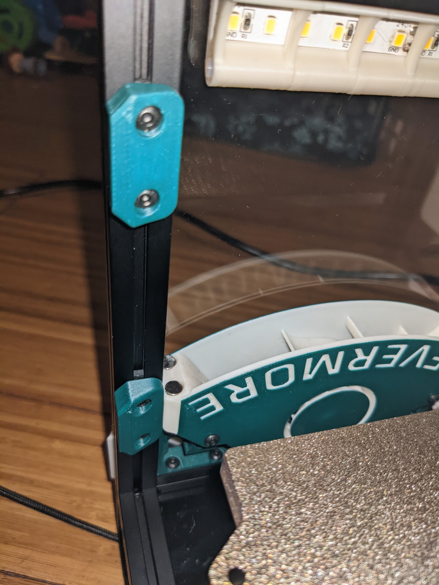 Nắp cửa từ Voron V0.1 cho đai ốc không rơi