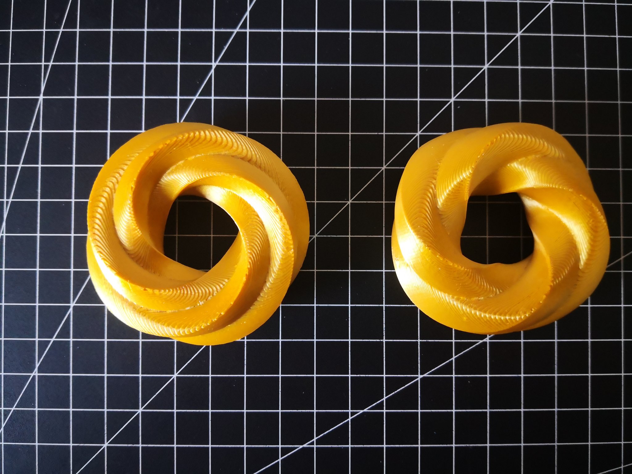 Bánh donut xoắn hình xoáy nghệ thuật 3D