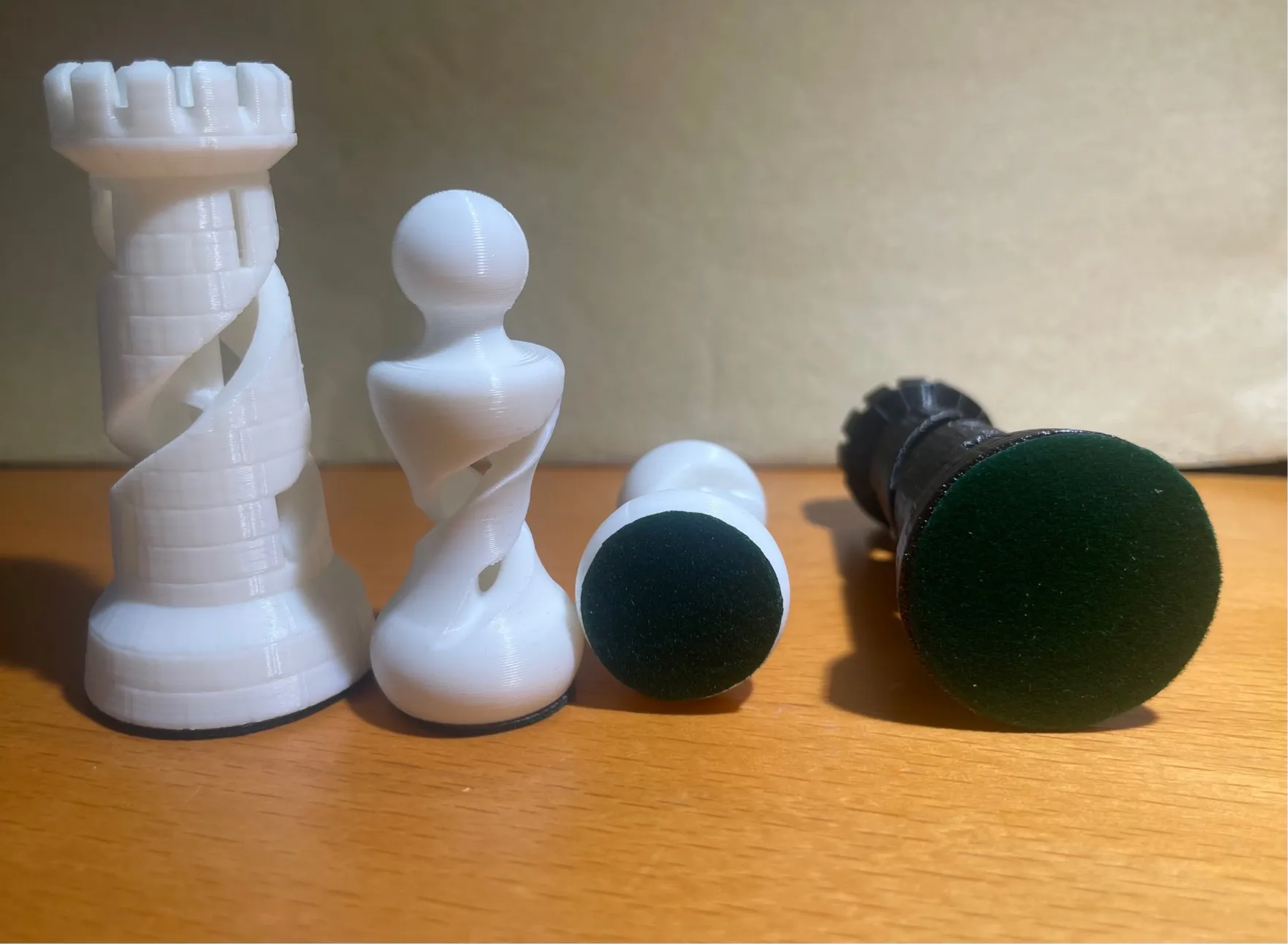 Khuôn cắt cho các quân cờ cờ vua hữu cơ