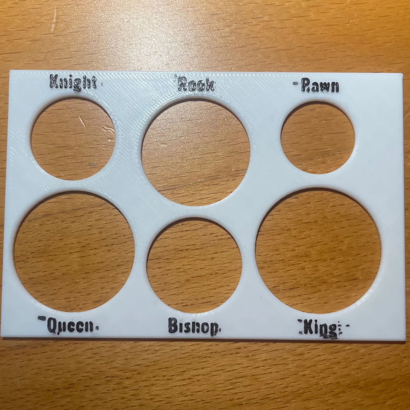 Khuôn cắt cho các quân cờ cờ vua hữu cơ