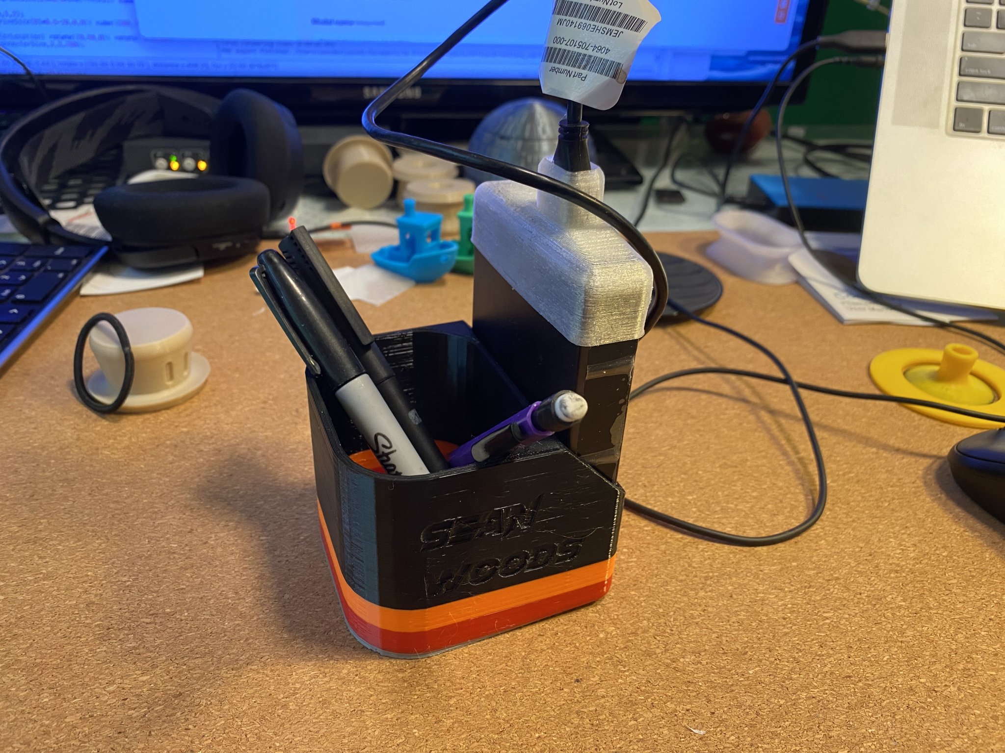 Giá đỡ ổ đĩa di động và cốc bút cho ổ cứng Western Digital