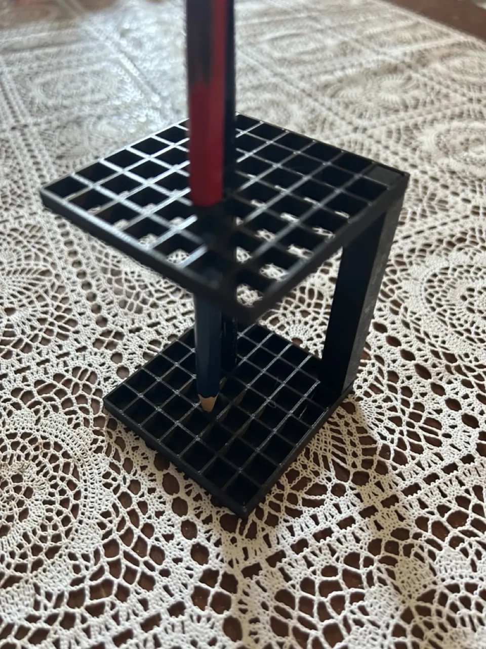 Giá đỡ bút tối giản kiểu dáng chống trọng lực