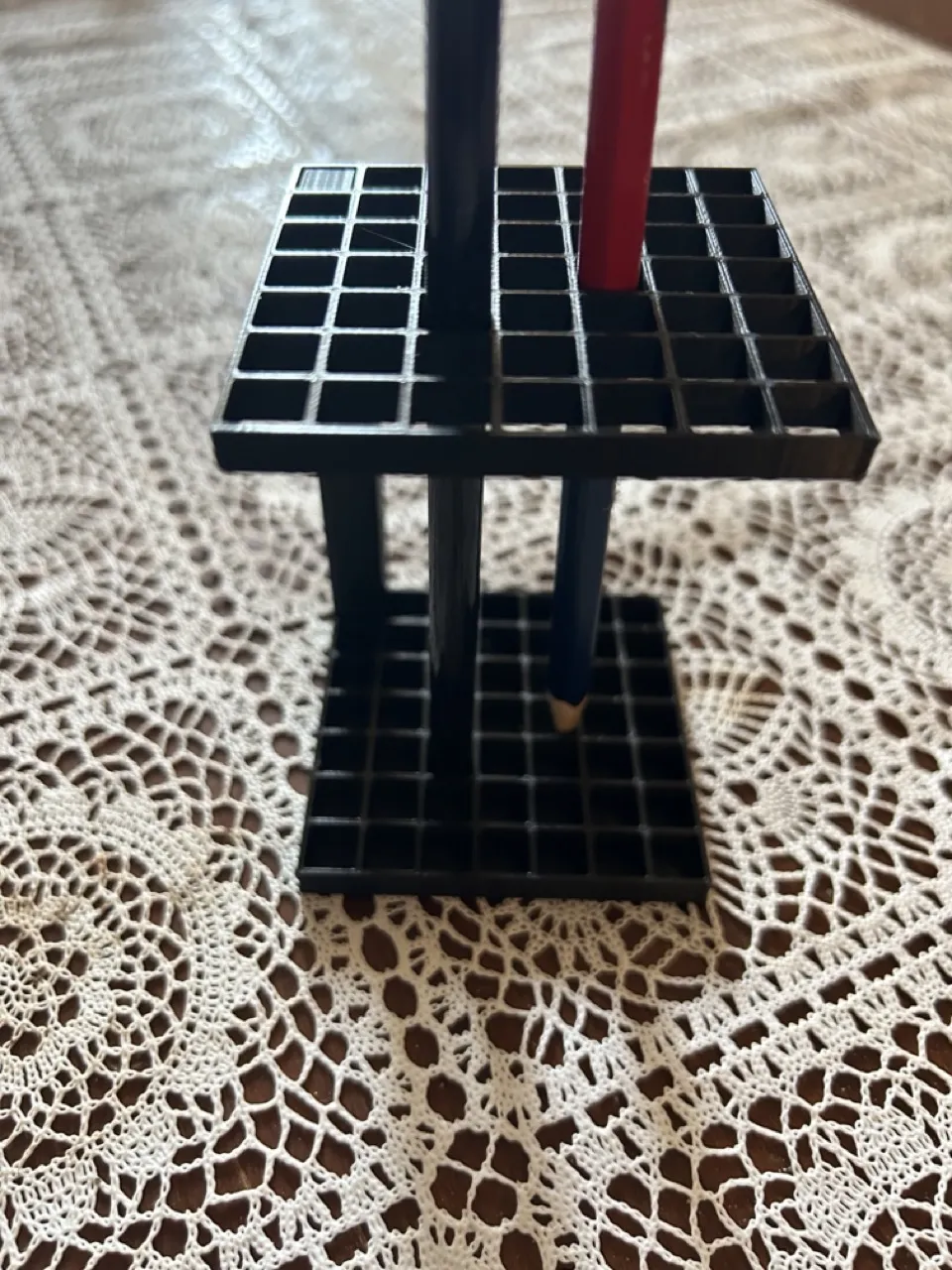 Giá đỡ bút tối giản kiểu dáng chống trọng lực