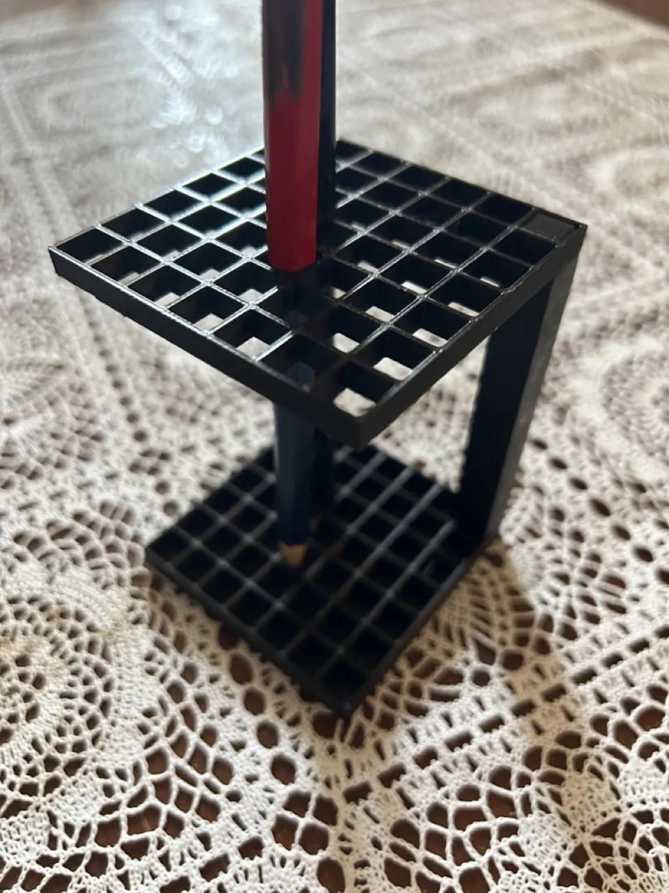 Giá đỡ bút tối giản kiểu dáng chống trọng lực