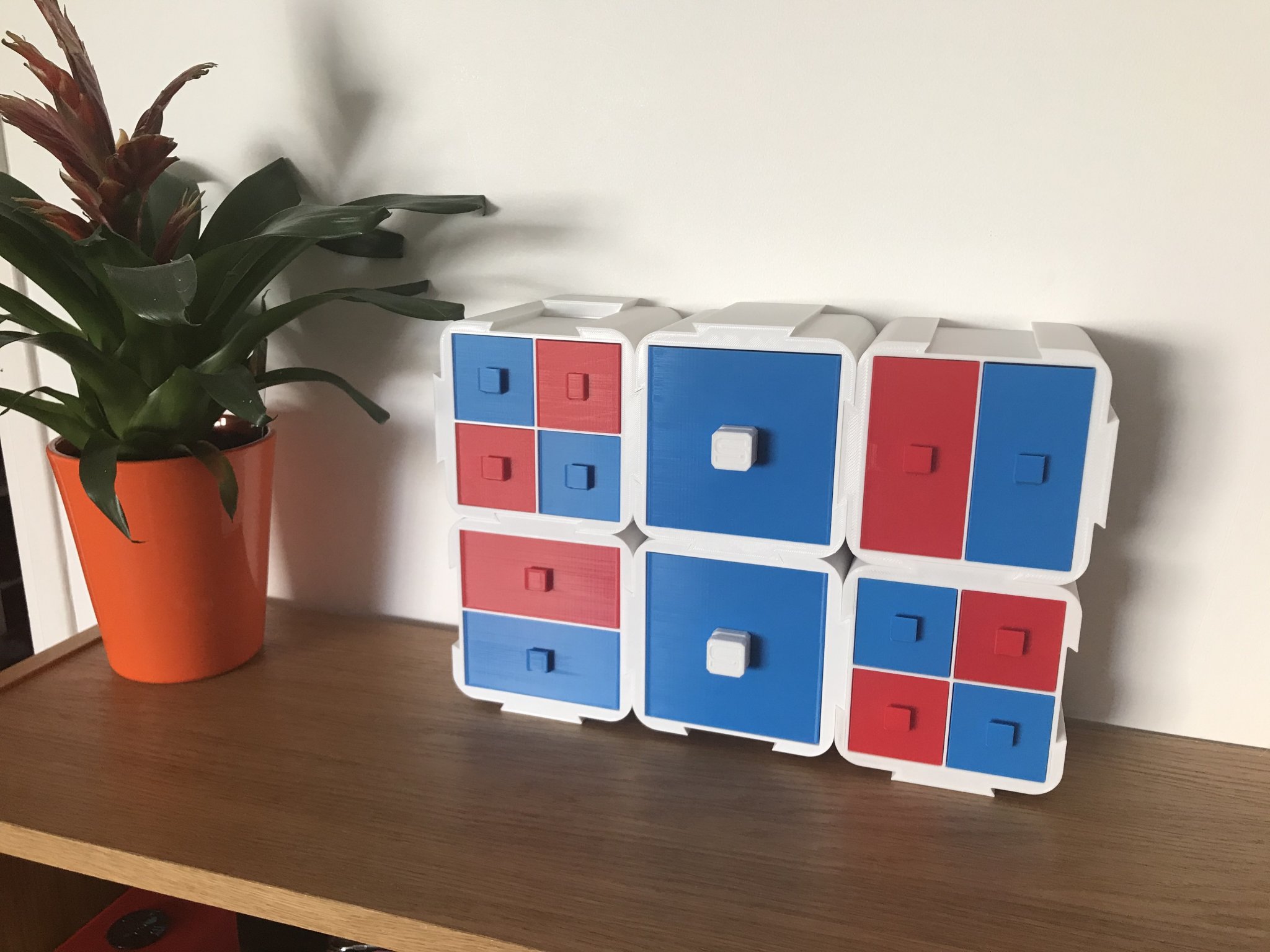 Hệ thống lưu trữ mô-đun Slotty cho không gian làm việc