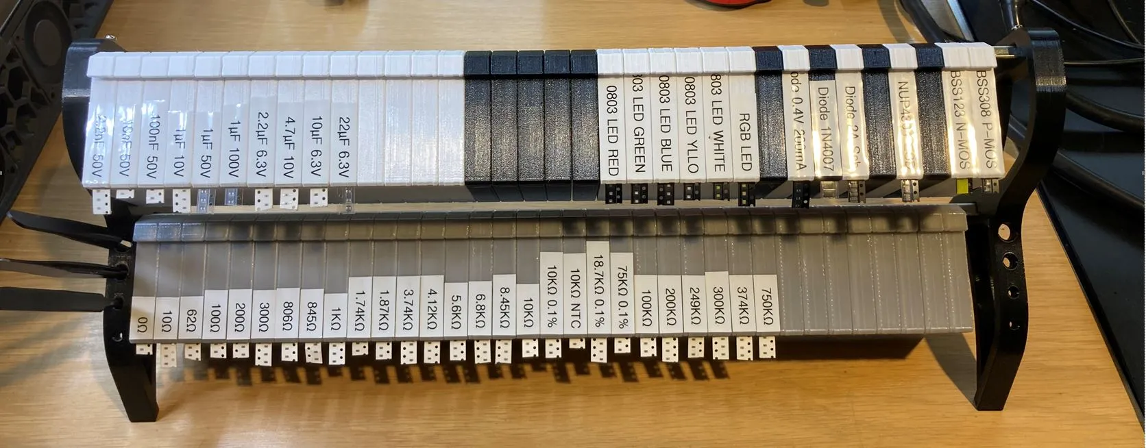 Hệ thống phân phối linh kiện SMD gắn DIN với giá đỡ hai hàng