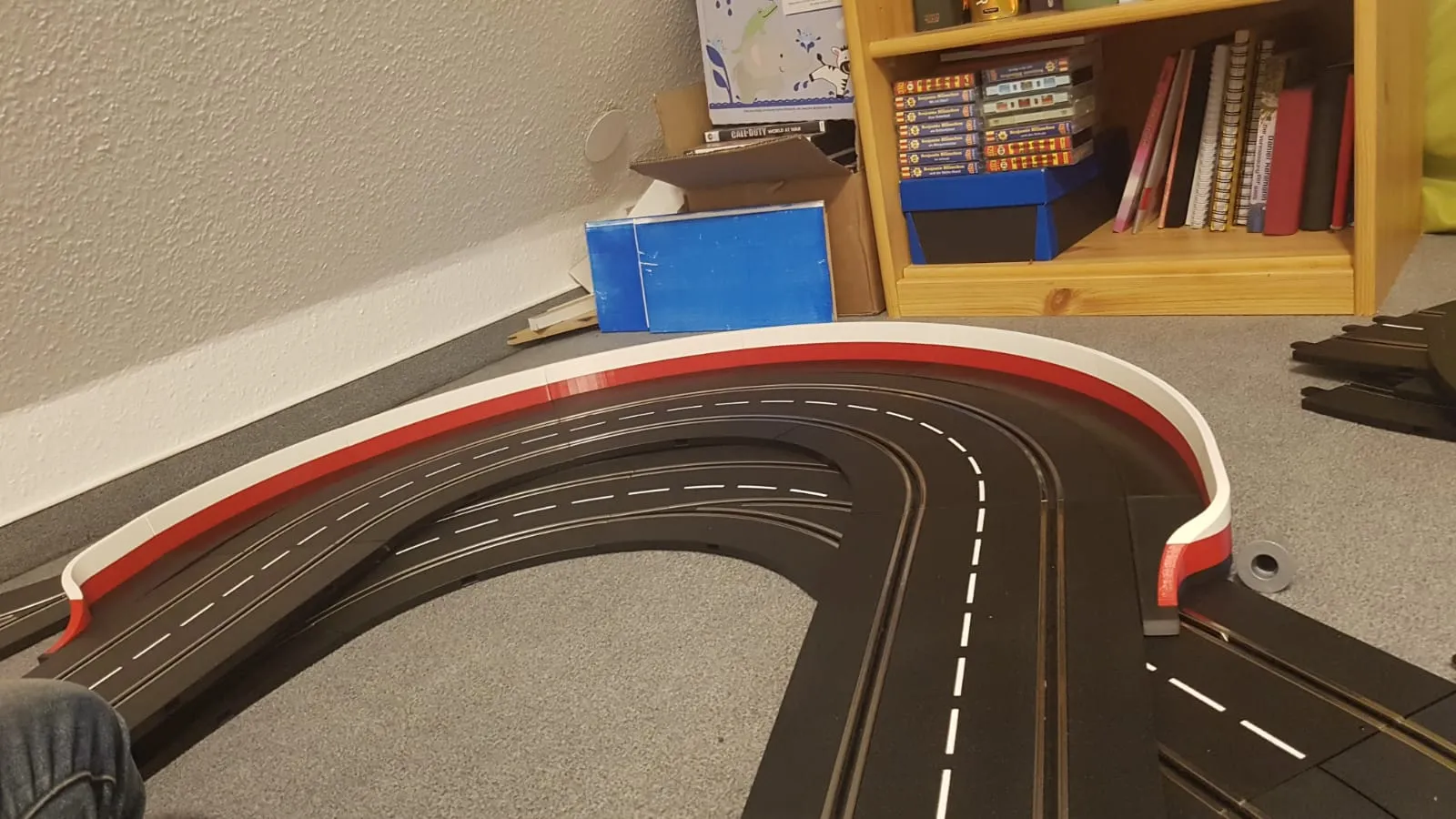 Khu vực an toàn đường đua Carrera với rào chắn 1:32