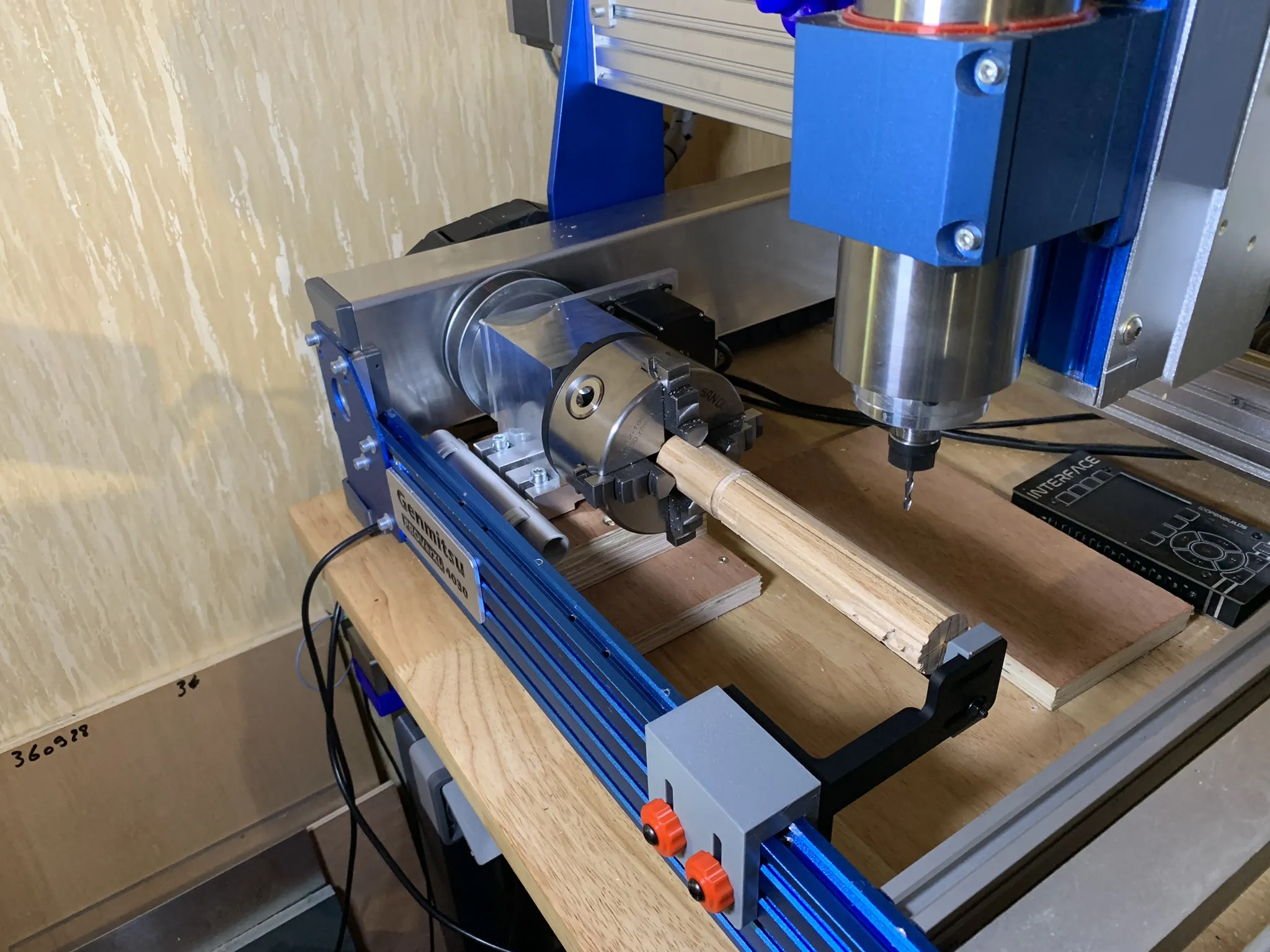 Giá đỡ cho trục quay CNC với đầu điều chỉnh