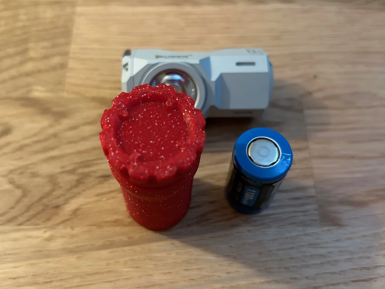 Nắp ống 18350 với công cụ mở pin Wuben X0