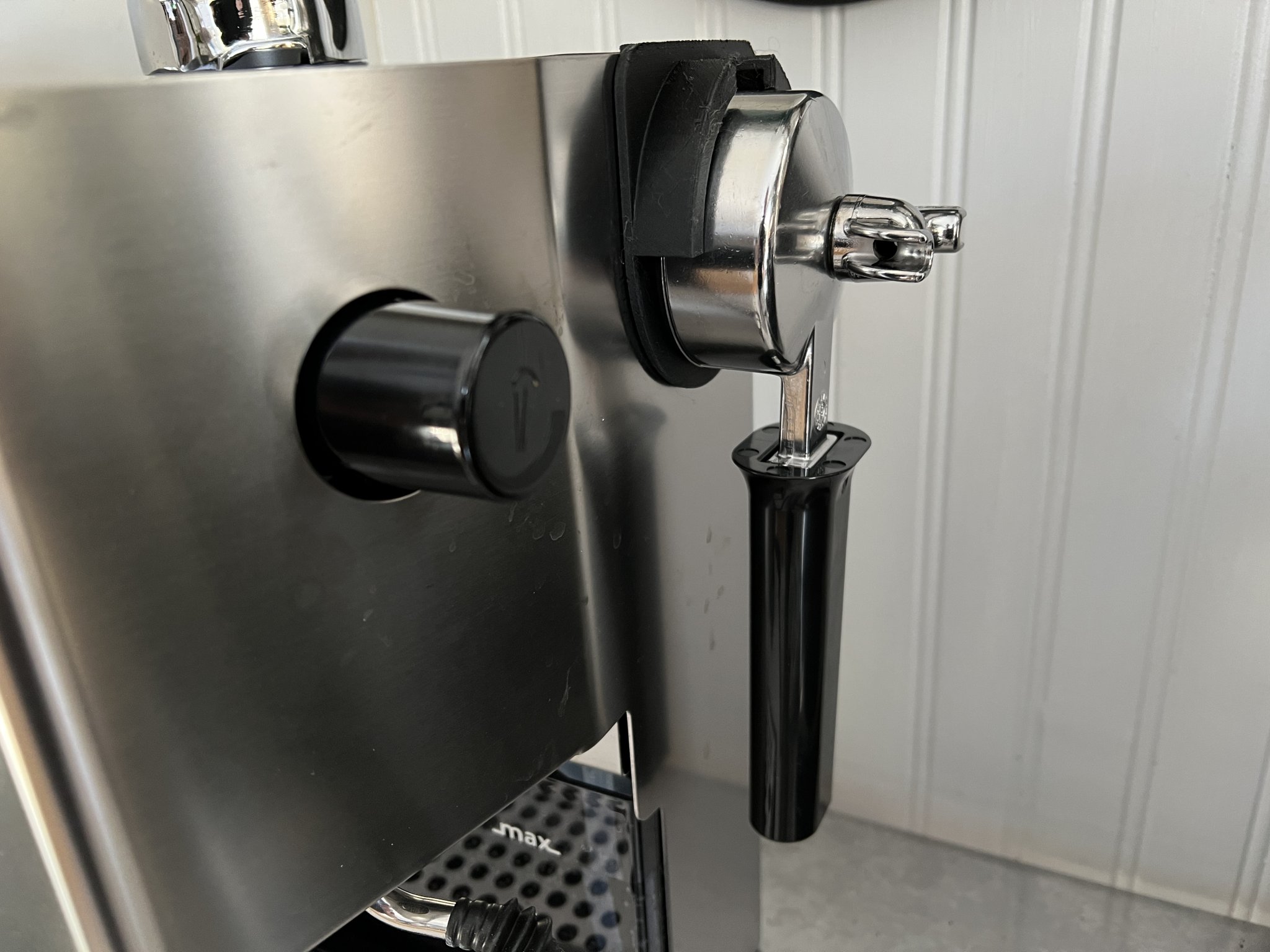 Giá treo tay cầm pha cà phê Gaggia Classic Pro có nam châm