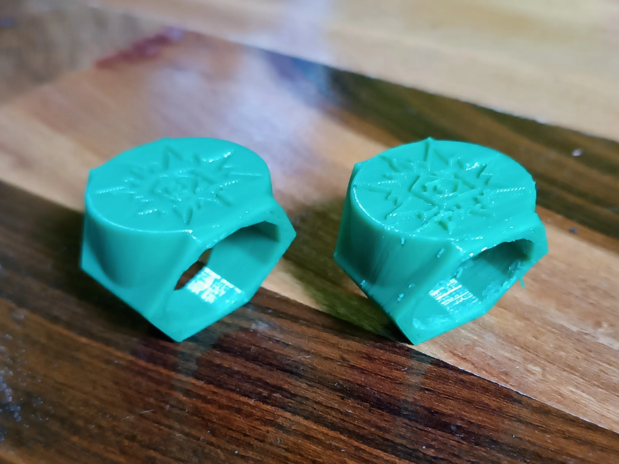 Pasa pañuelo cho các hướng dẫn viên mặt trời AGA