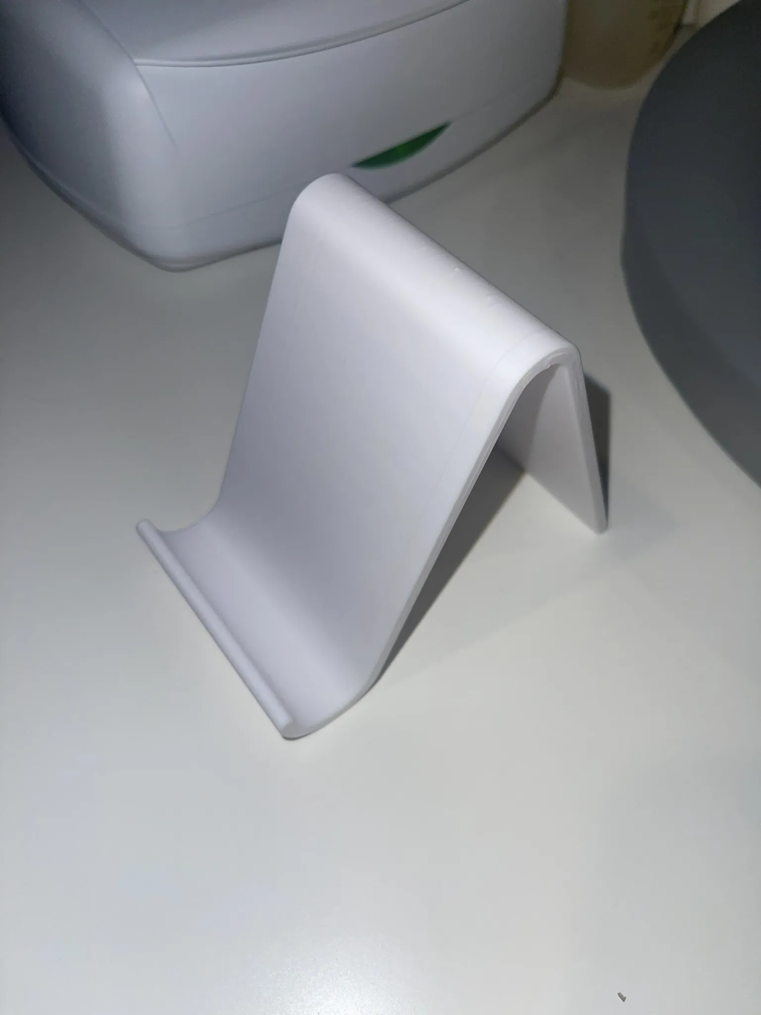 Giá đỡ điện thoại tối giản thanh lịch