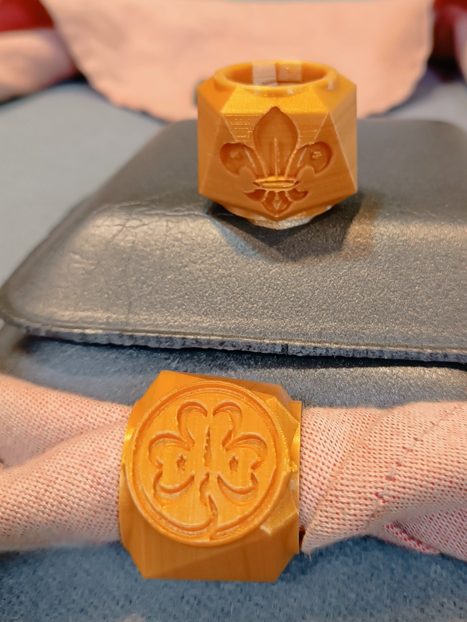 Vòng khăn quàng cổ Wagggs Scout thiết kế hình đa giác