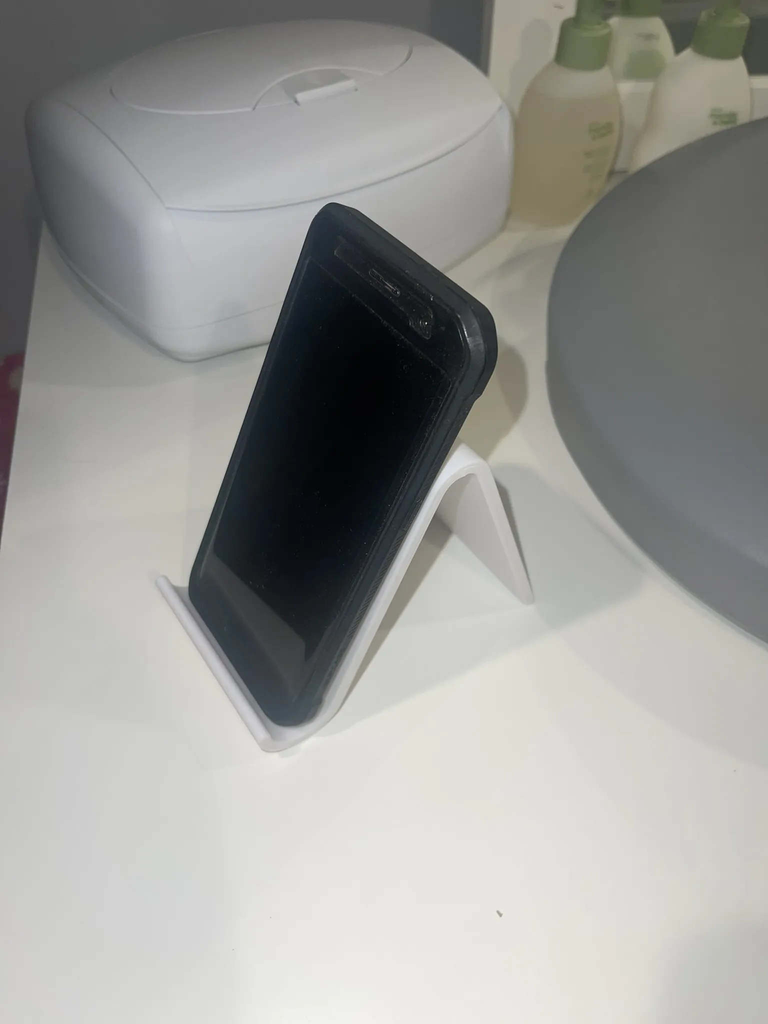 Giá đỡ điện thoại tối giản thanh lịch