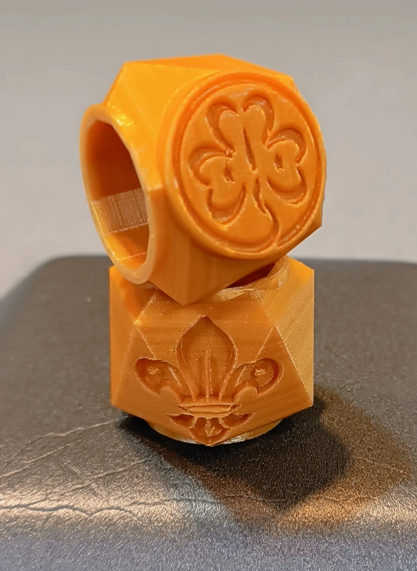 Vòng khăn quàng cổ Wagggs Scout thiết kế hình đa giác