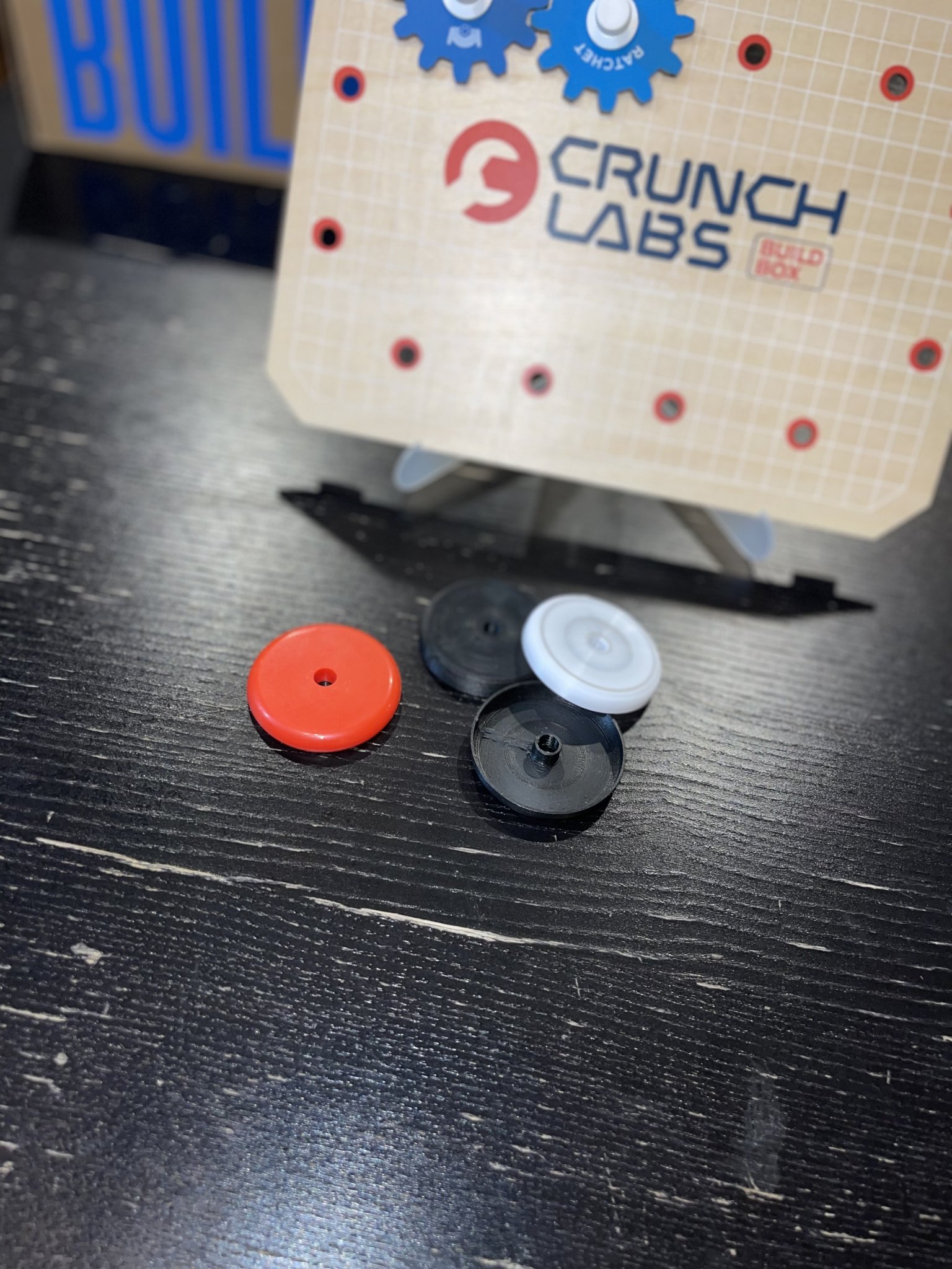 Bánh đĩa dự phòng cho máy phóng đĩa Crunch Labs của Mark Rober