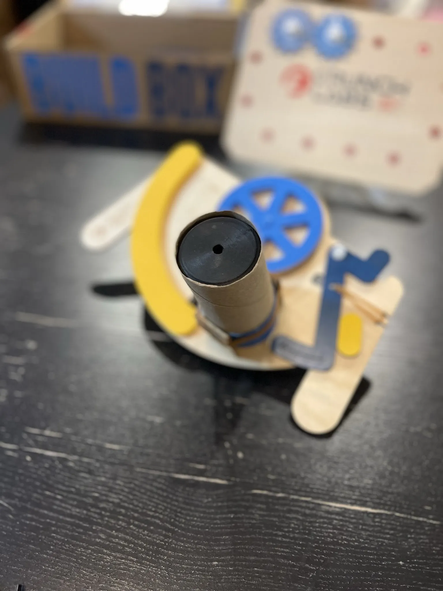 Bánh đĩa dự phòng cho máy phóng đĩa Crunch Labs của Mark Rober