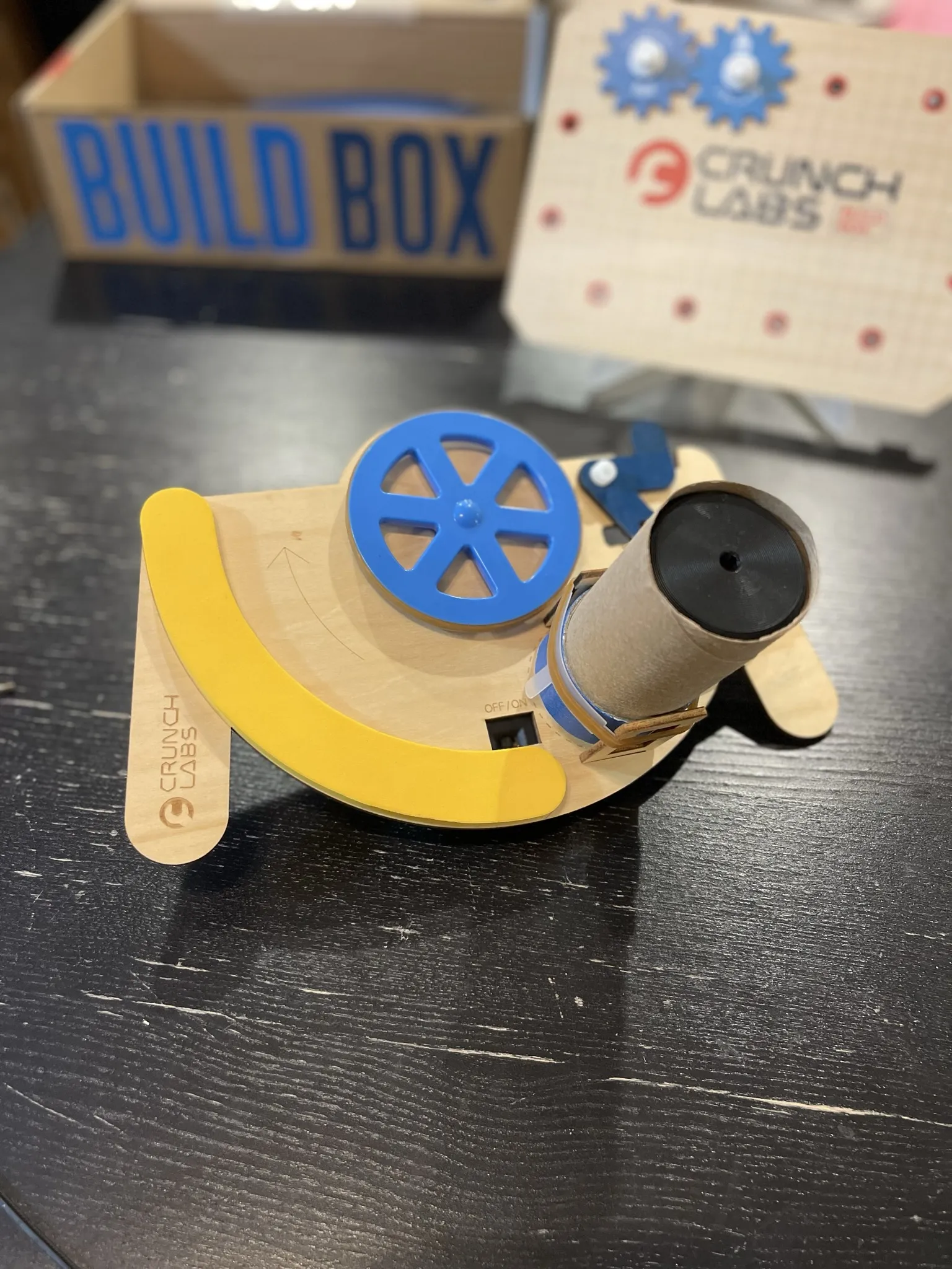 Bánh đĩa dự phòng cho máy phóng đĩa Crunch Labs của Mark Rober