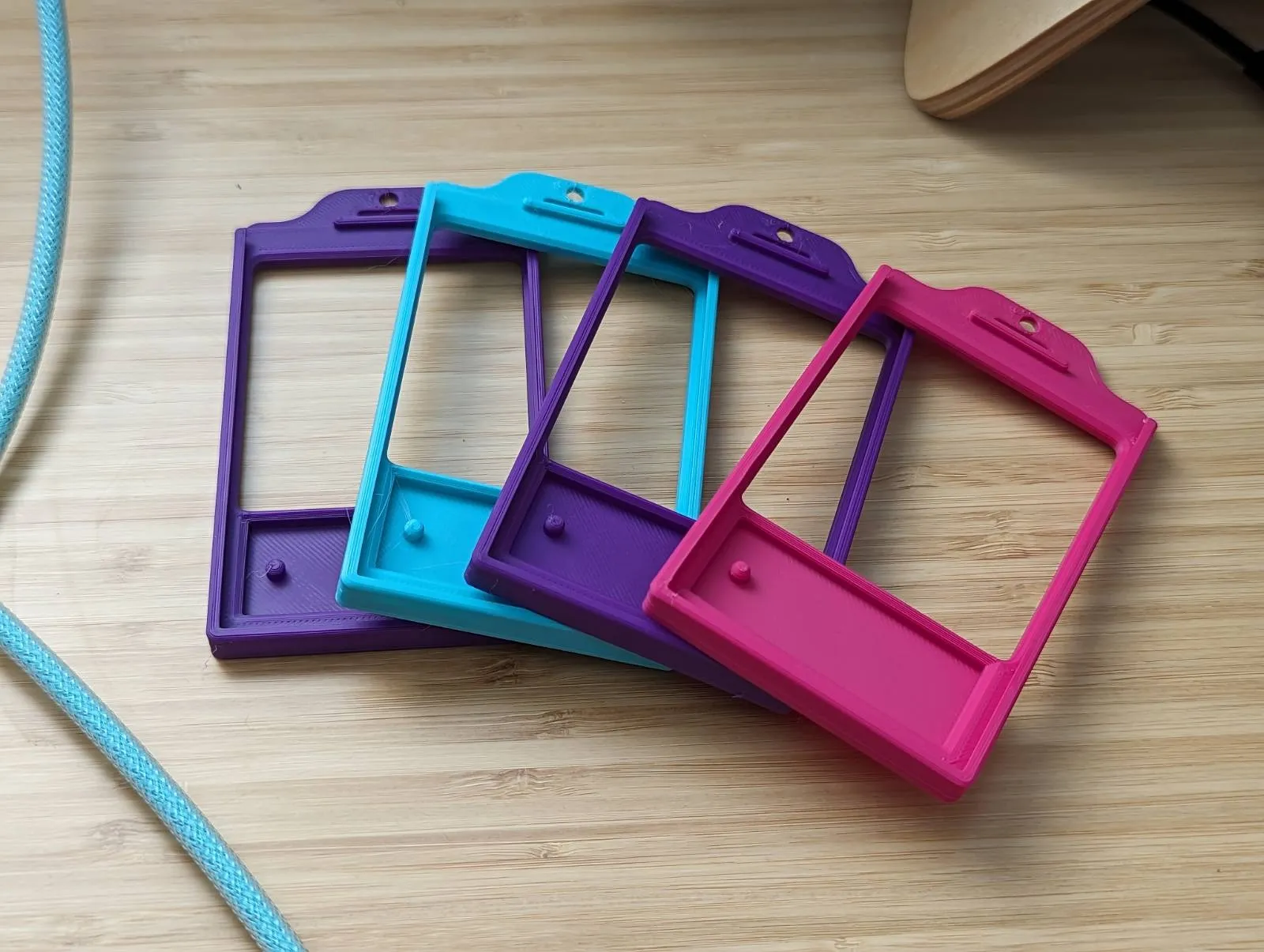 Giá đỡ thẻ với Yubikey không cần hỗ trợ in