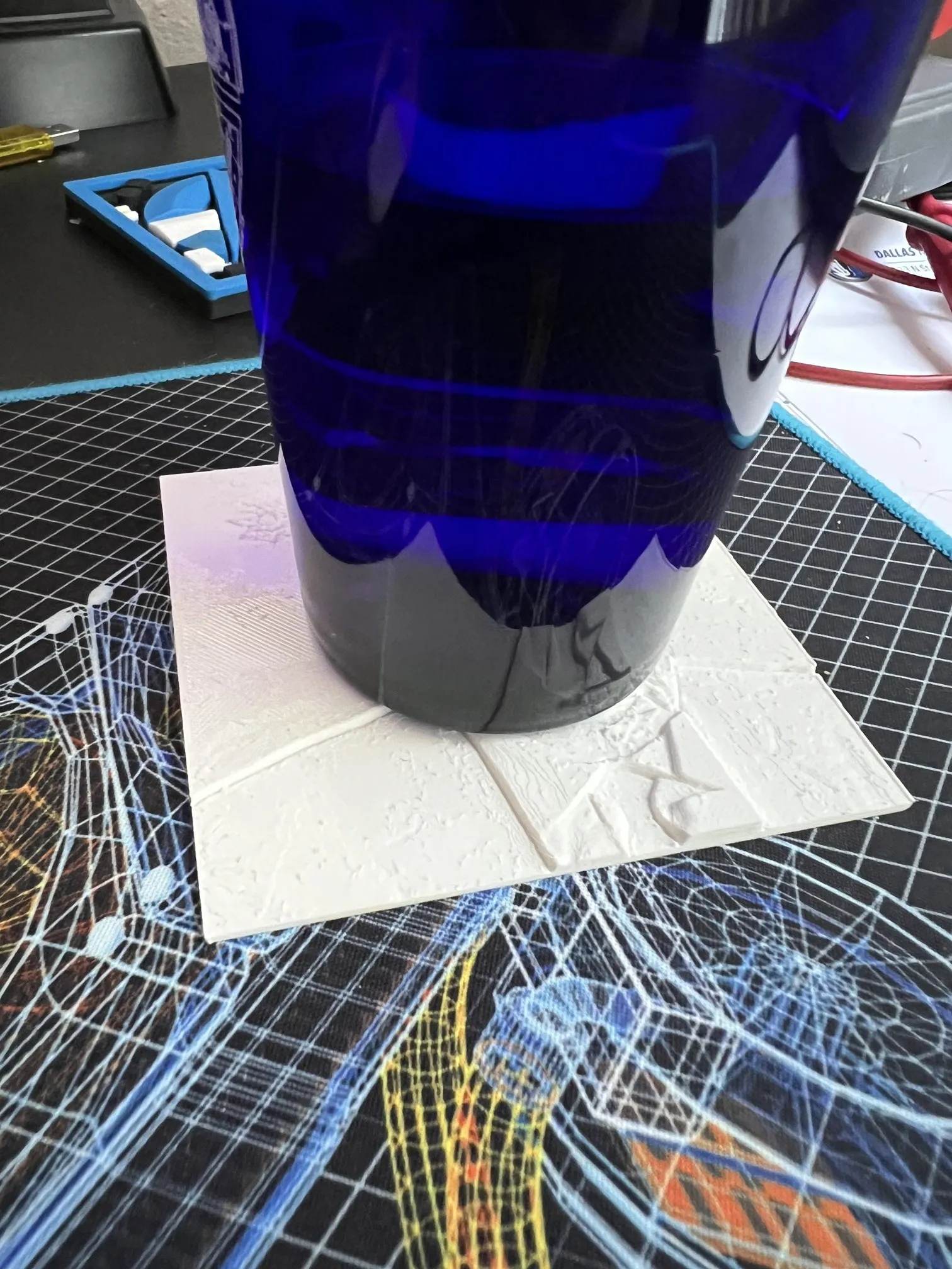 Đế lót ly hình ảnh Trump bị bắt giữ