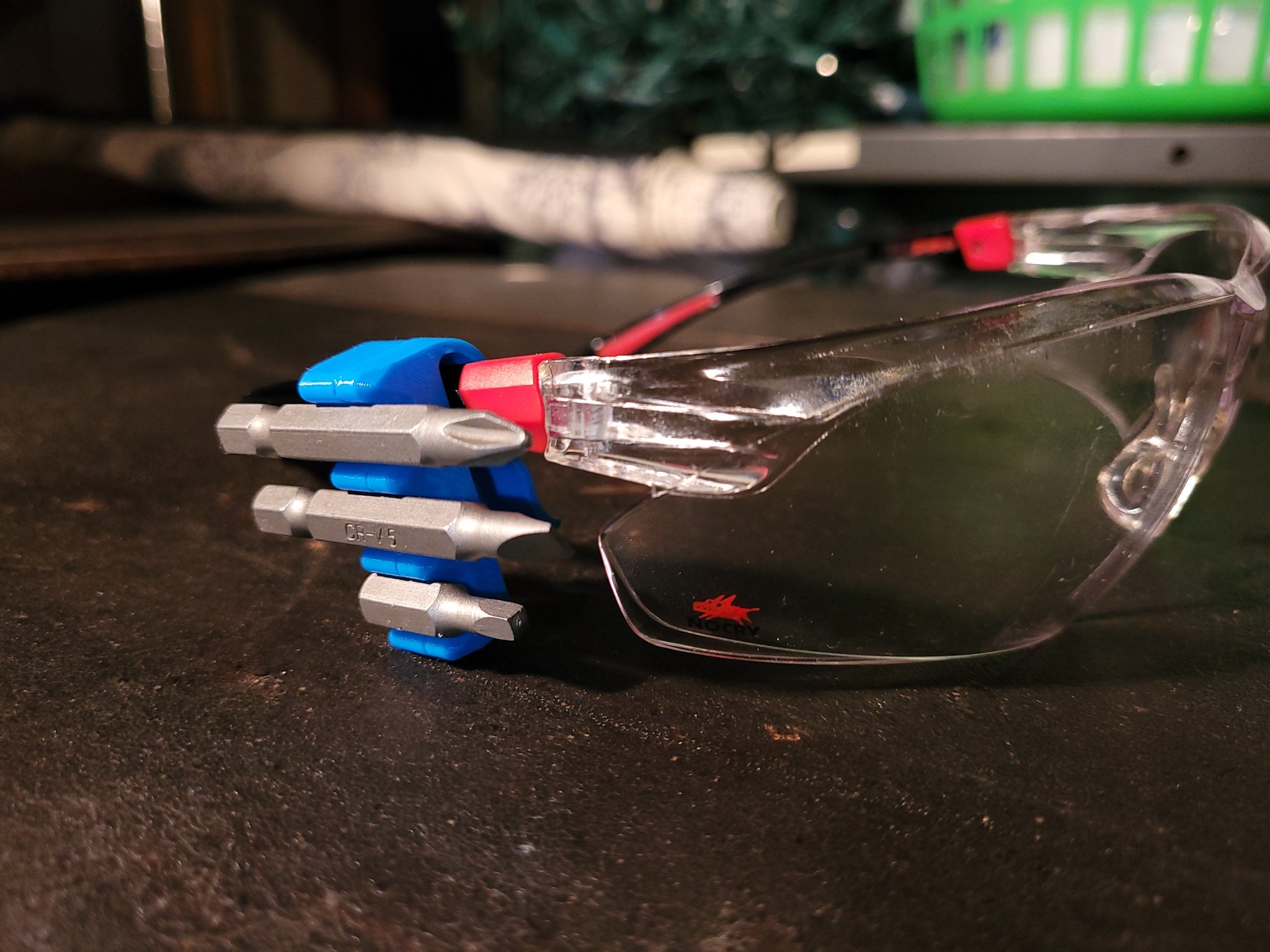 Giá đỡ bit gắn kính bảo hộ an toàn