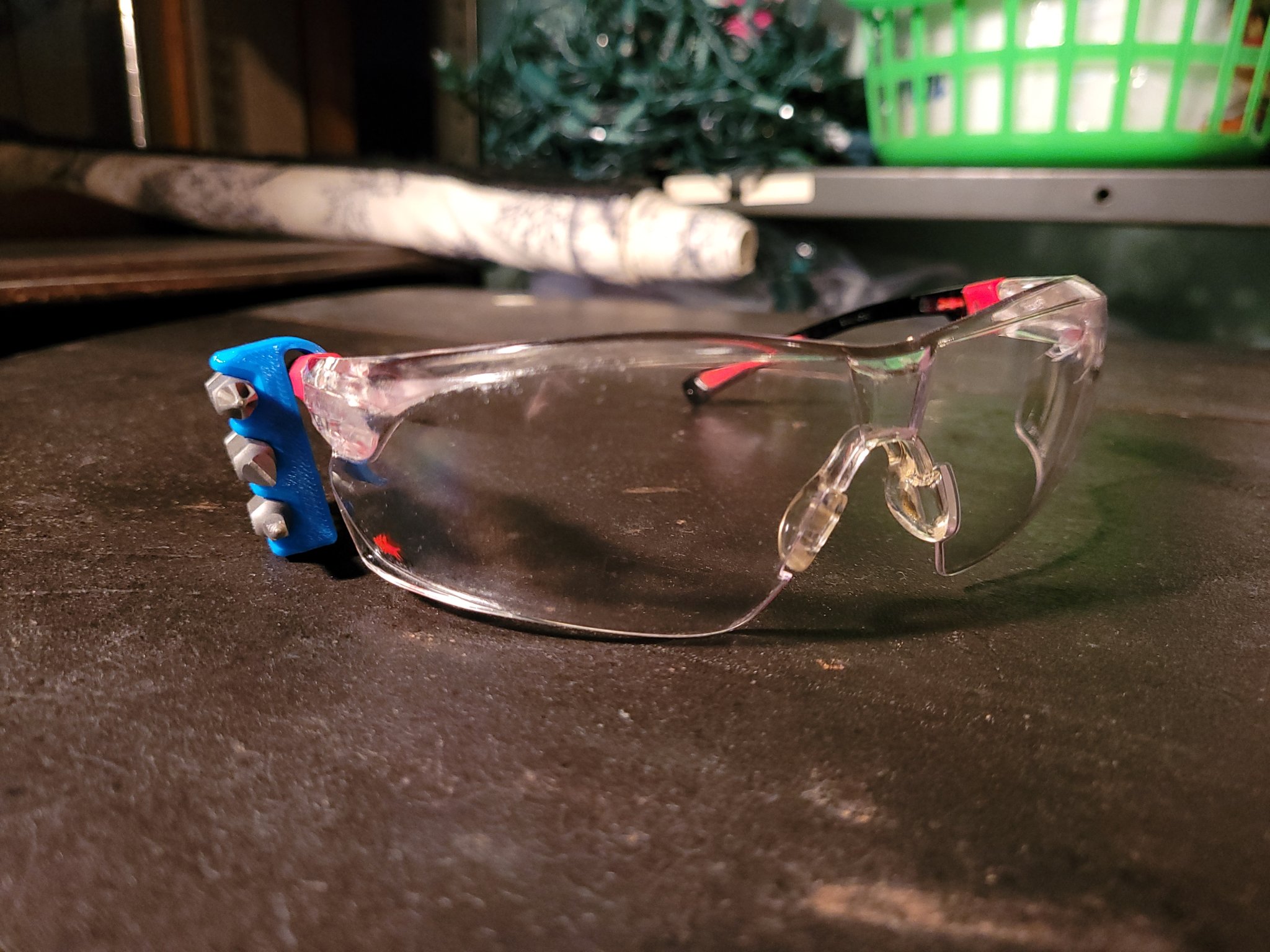 Giá đỡ bit gắn kính bảo hộ an toàn