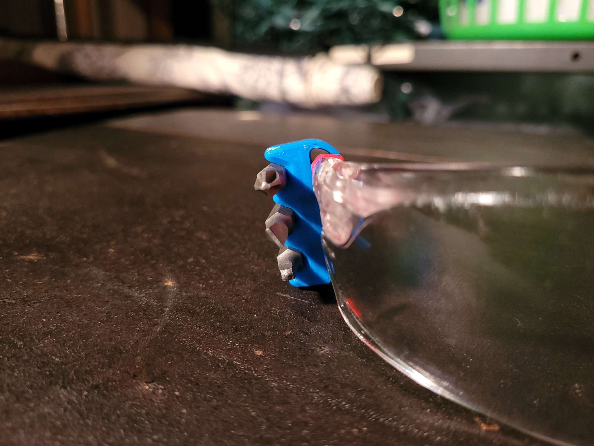 Giá đỡ bit gắn kính bảo hộ an toàn