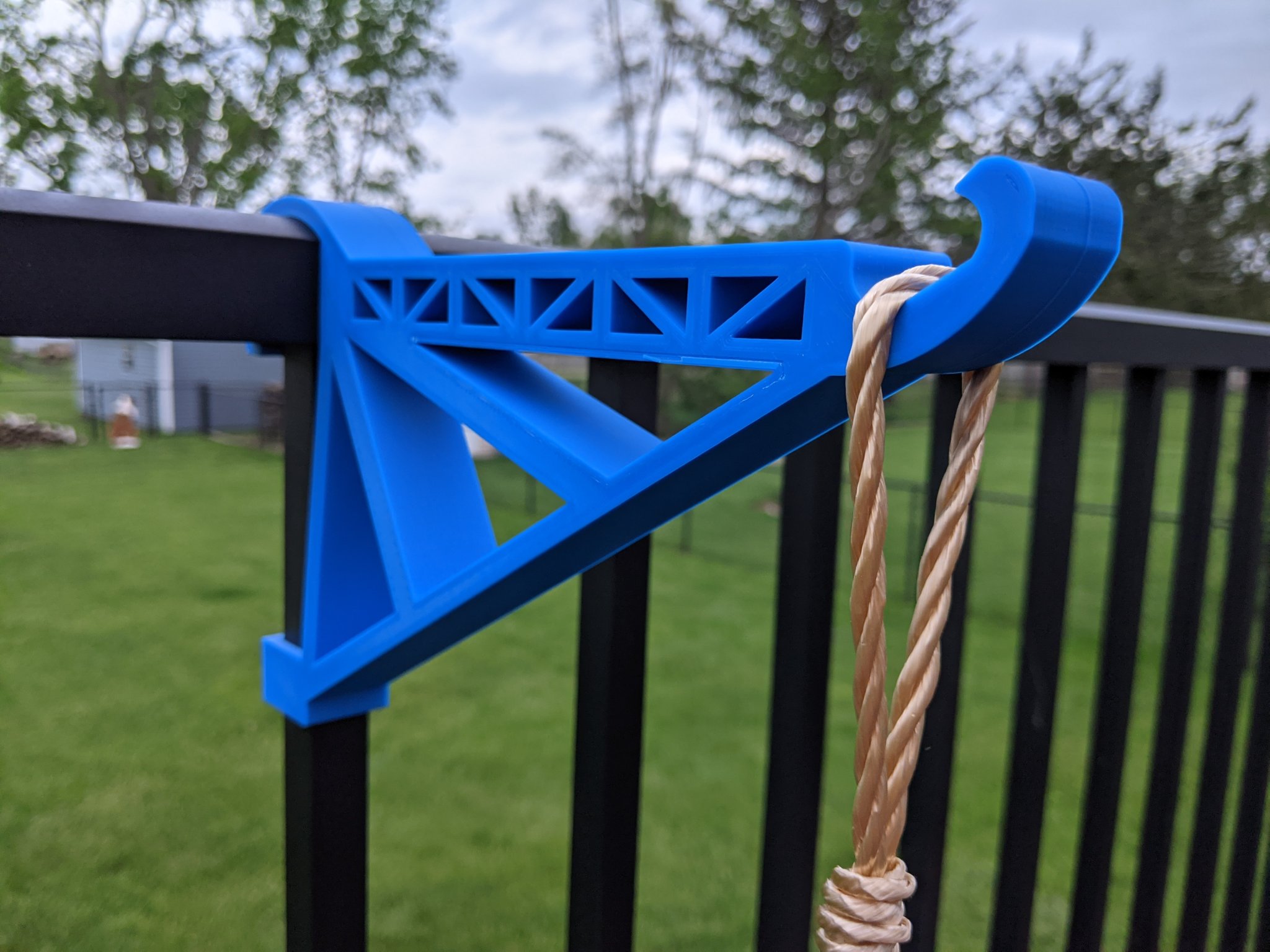 Giá treo chậu cho lan can nhôm kiểu tròn