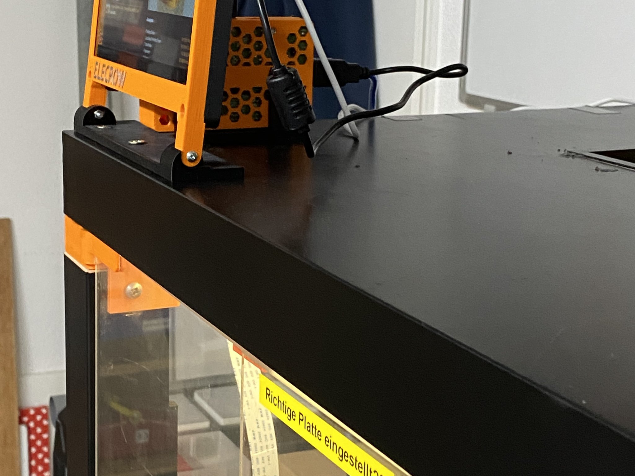 Màn hình cảm ứng 7" cho IKEA Lack với Raspberry Pi