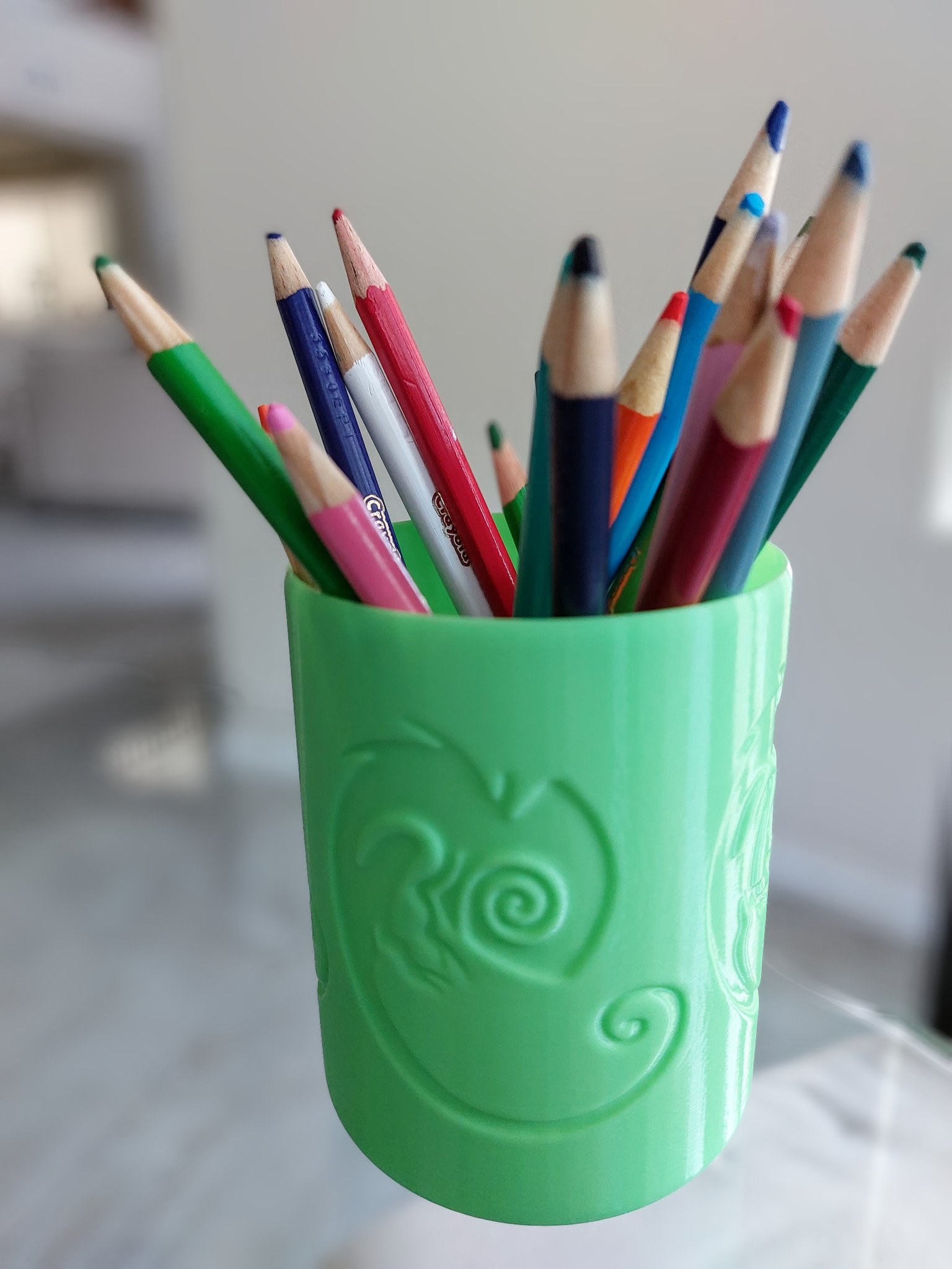 Cốc bút hình tắc kè cho văn phòng