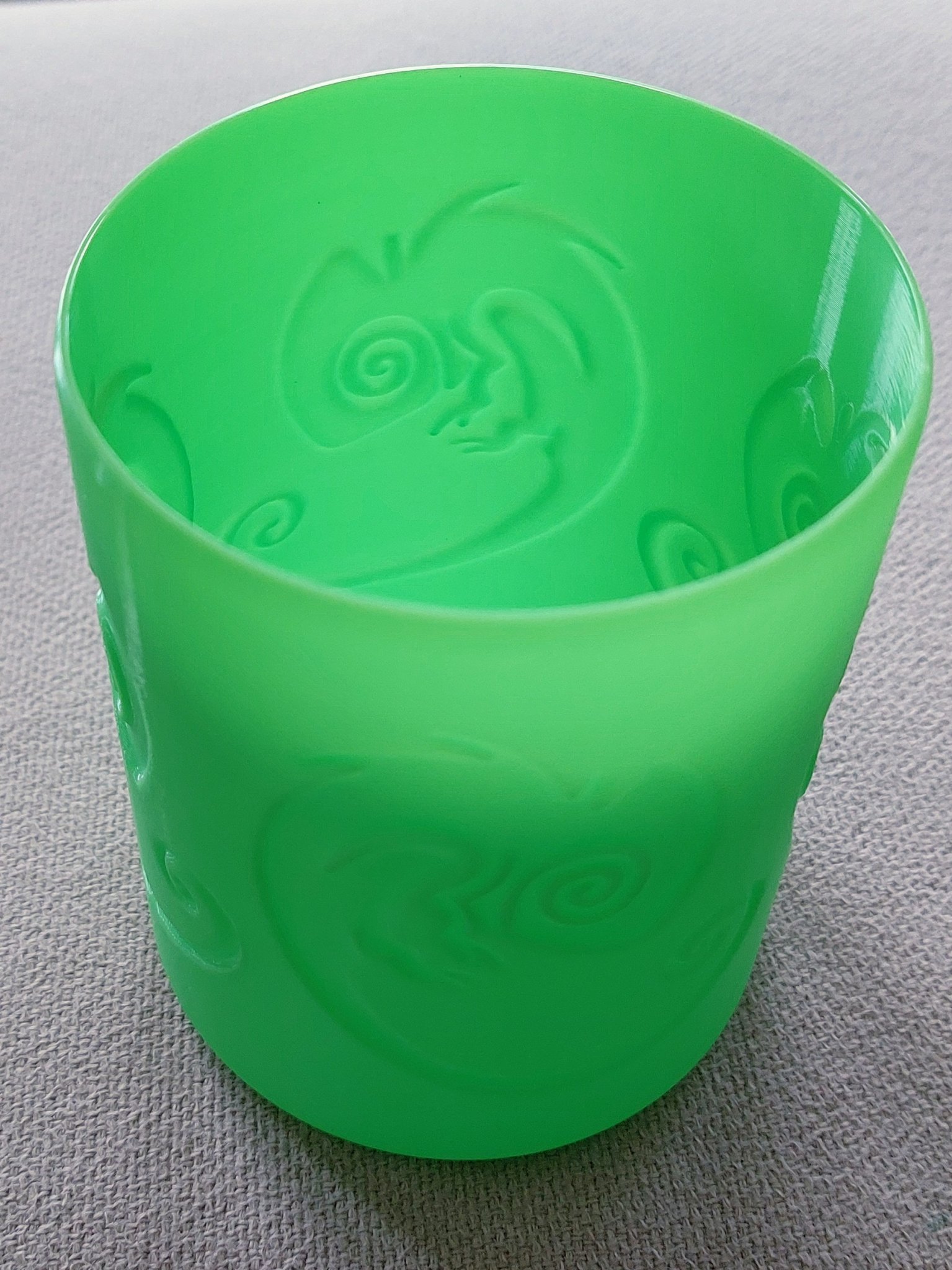 Cốc bút hình tắc kè cho văn phòng