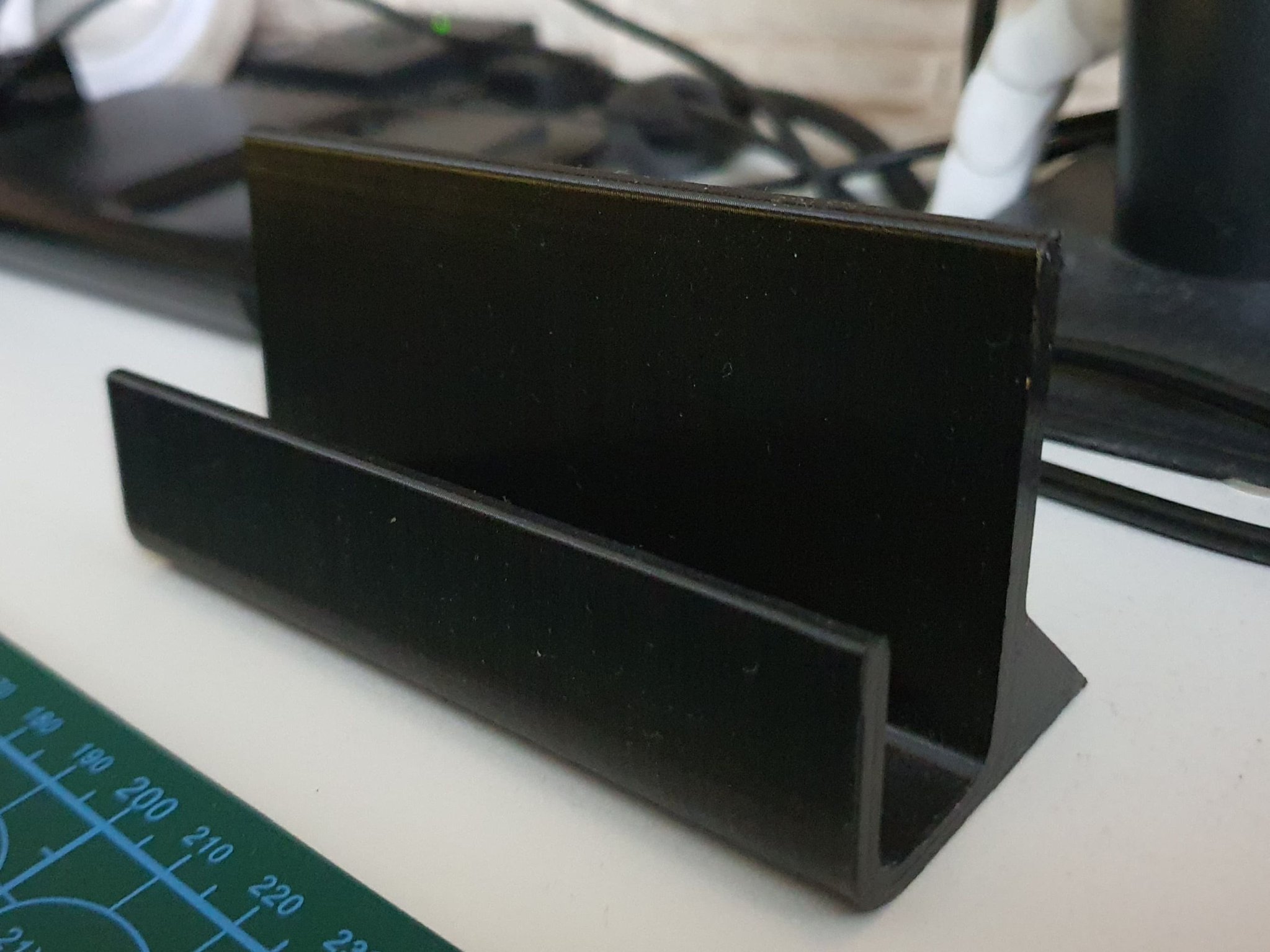 Giá đỡ bàn phím đơn giản cho không gian làm việc gọn gàng