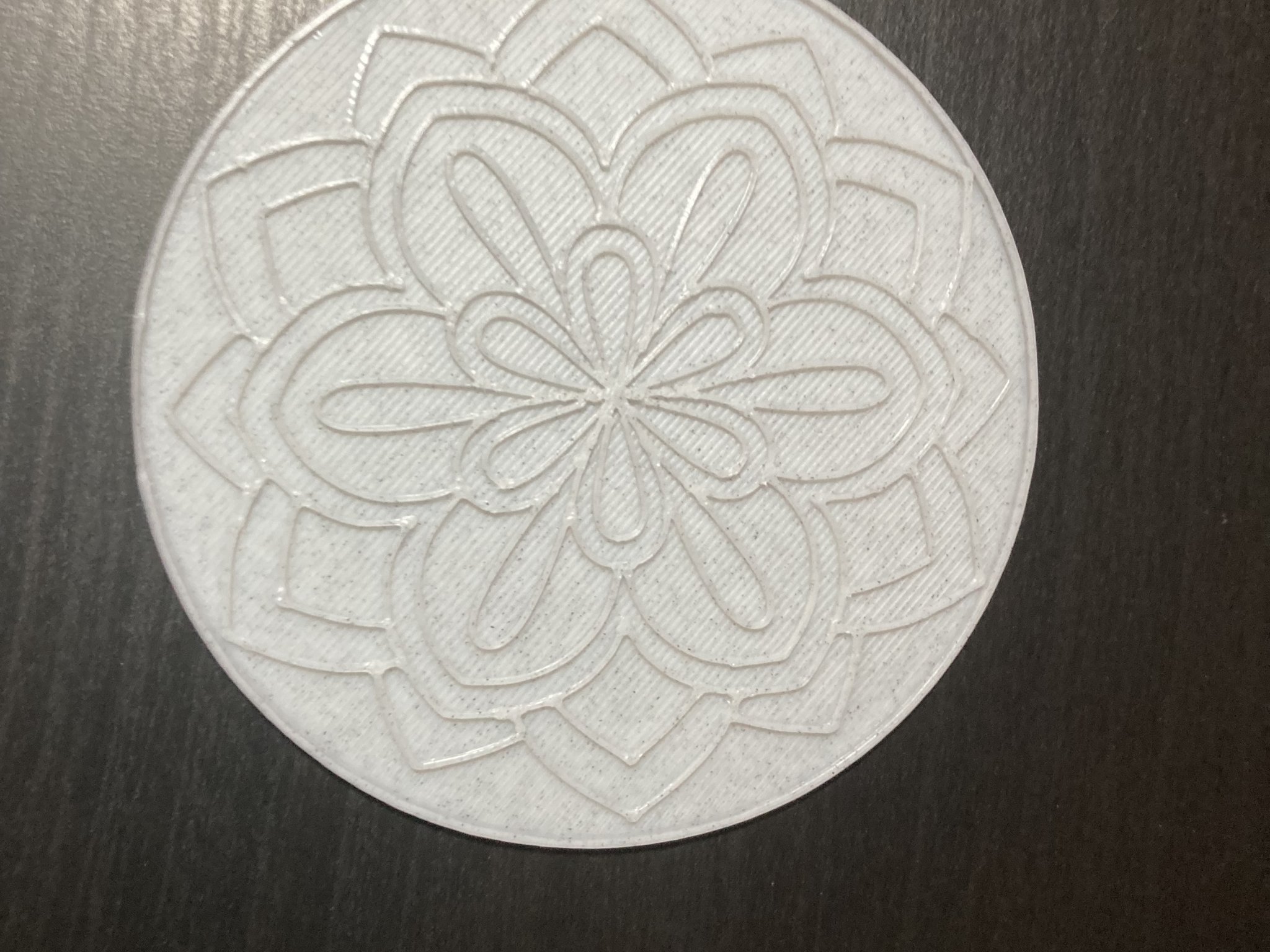 Đế ly mandala với thiết kế tinh xảo và độc đáo