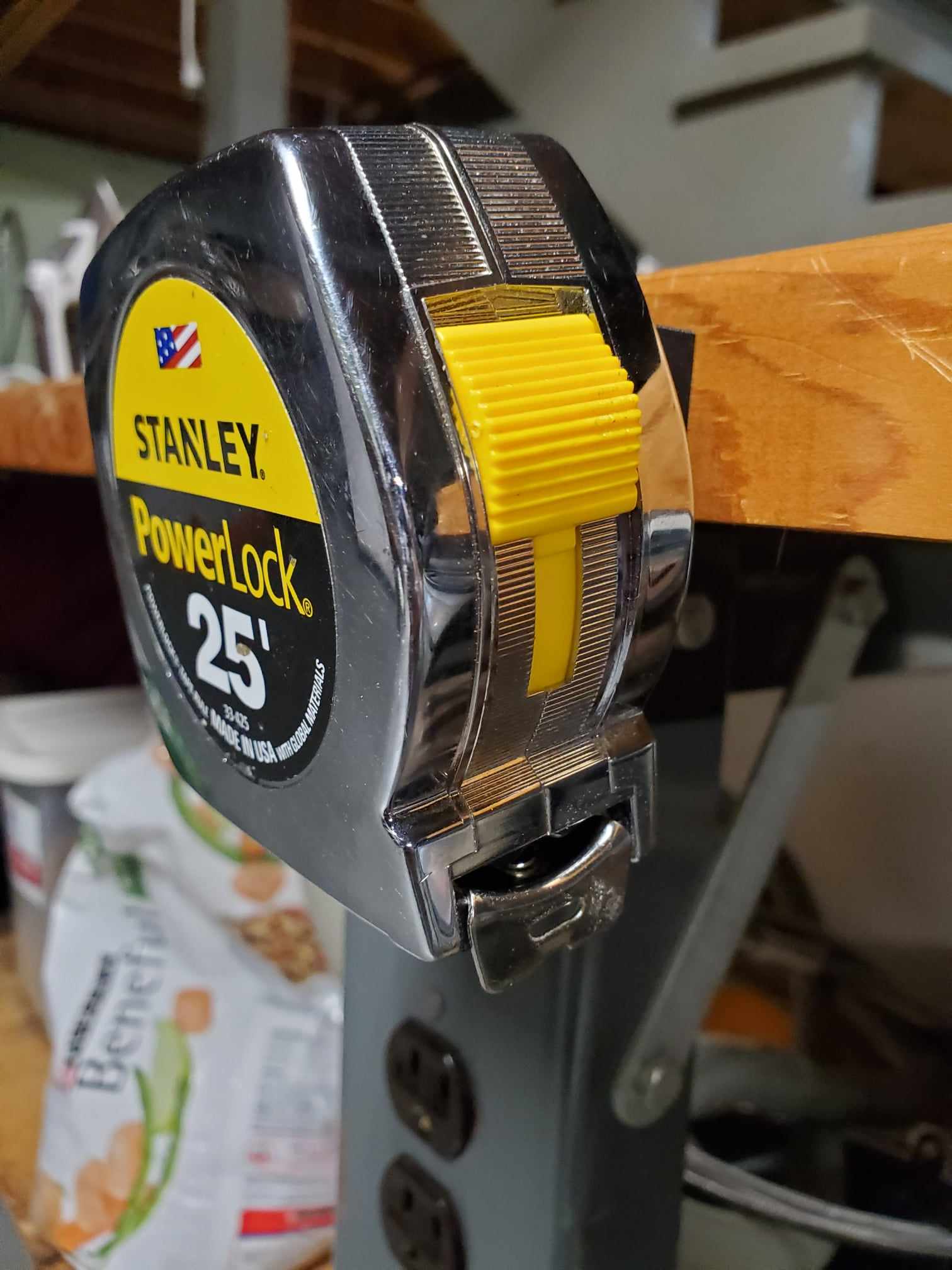 Giá đỡ thước dây gắn tường hoặc tủ