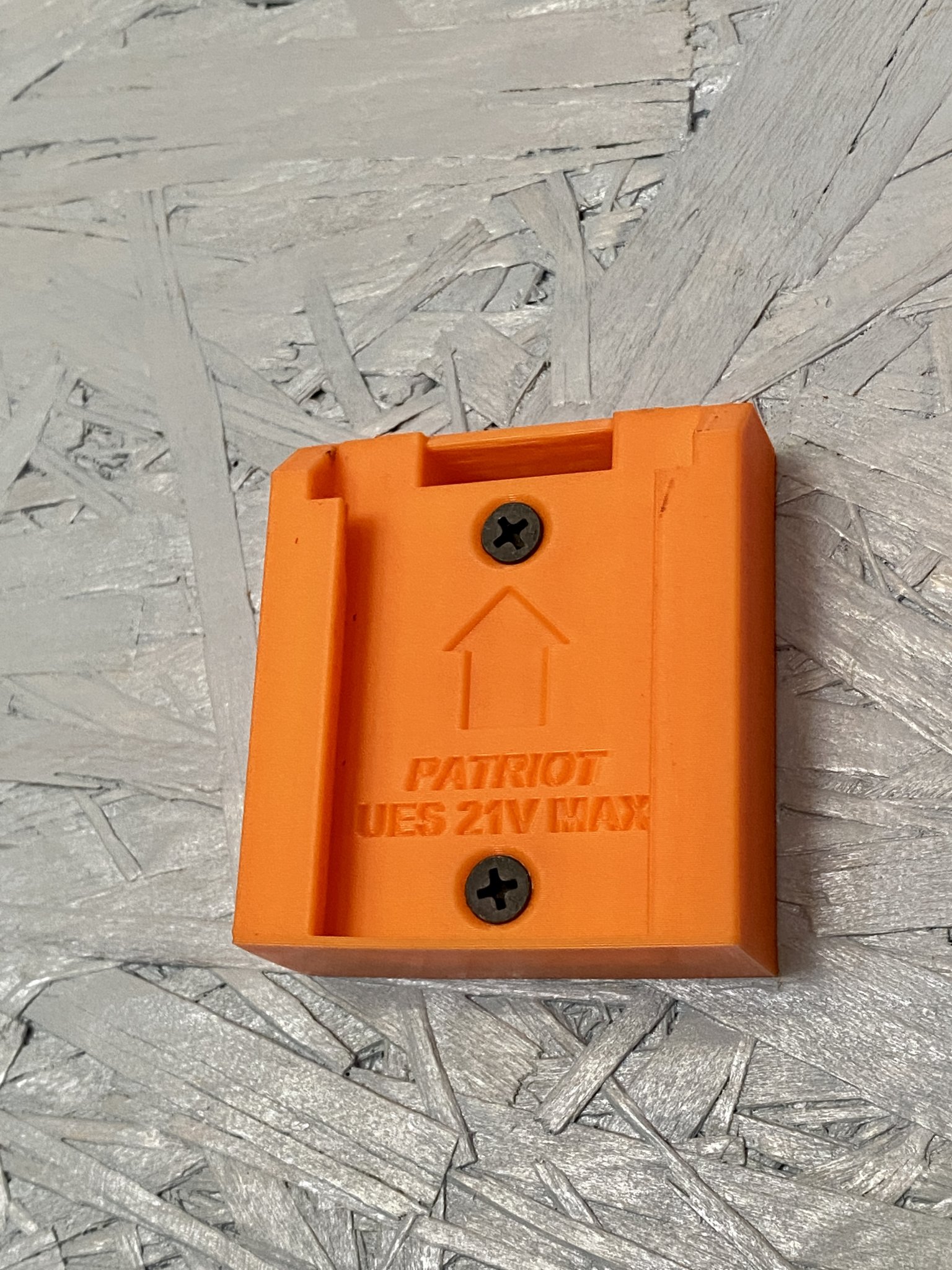 Giá treo pin Patriot UES 21V MAX không cần giá đỡ