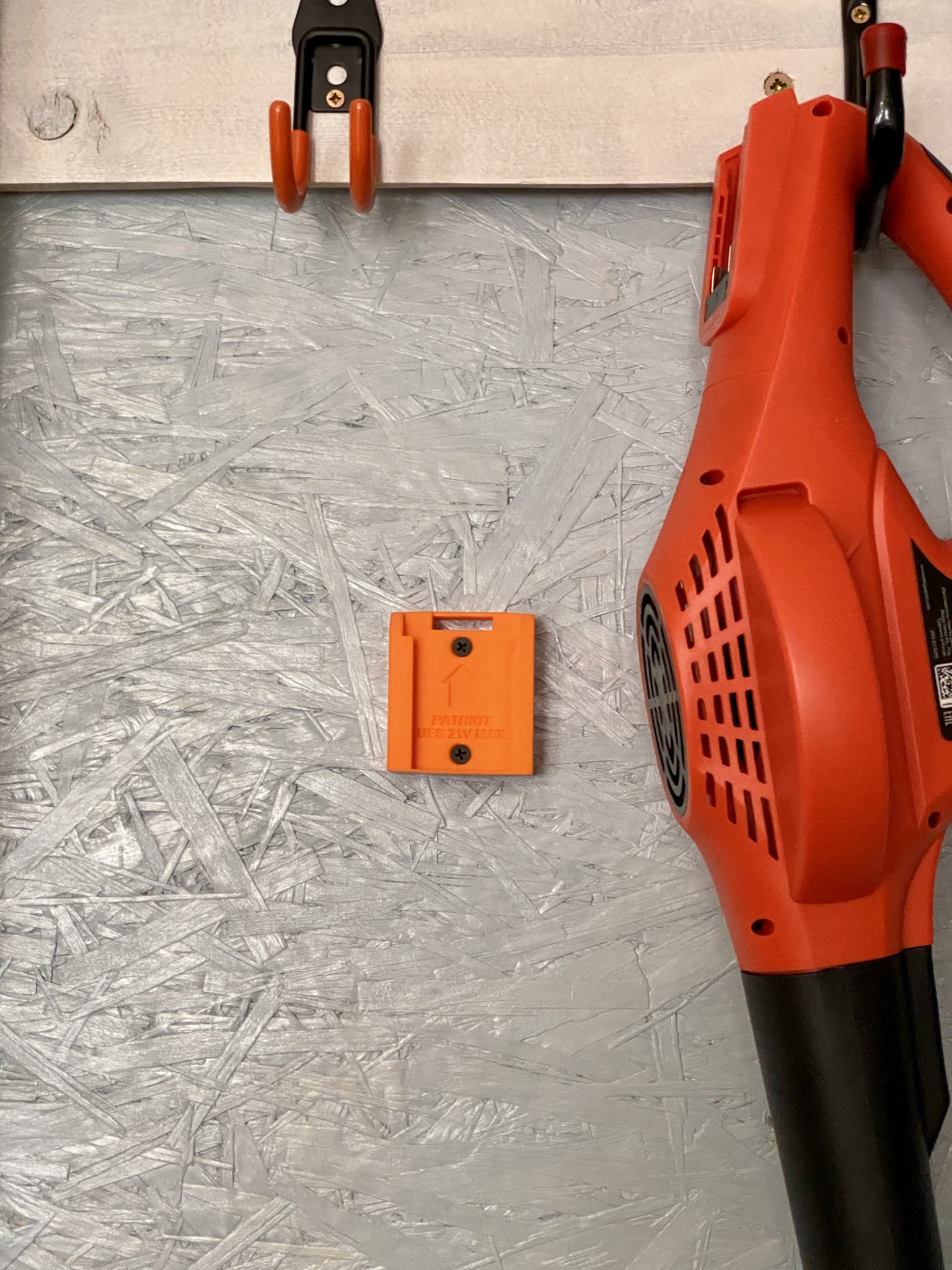 Giá treo pin Patriot UES 21V MAX không cần giá đỡ