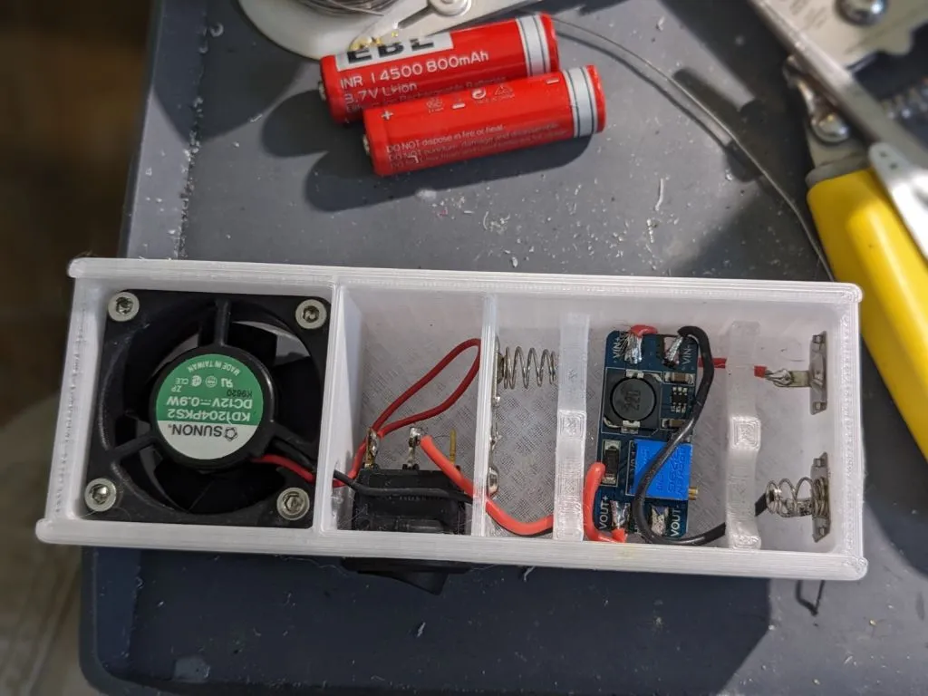 Bộ lọc không khí tự cấp nguồn cho máy in 3D