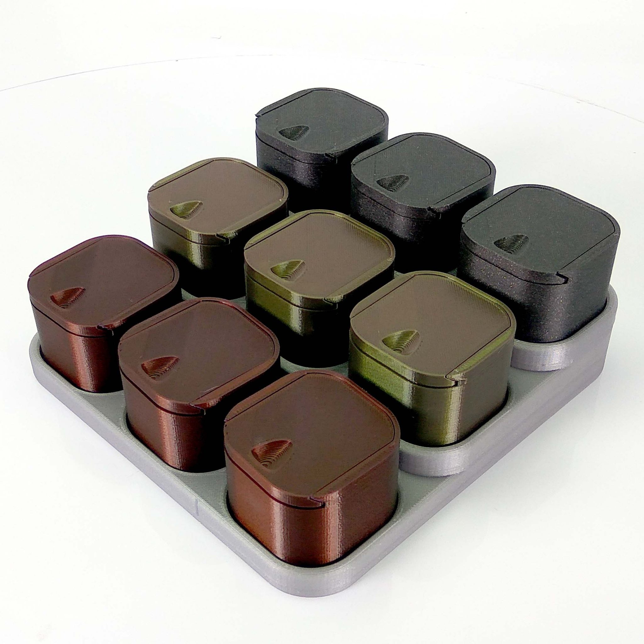 Hộp đáy tròn có nắp khóa đơn giản