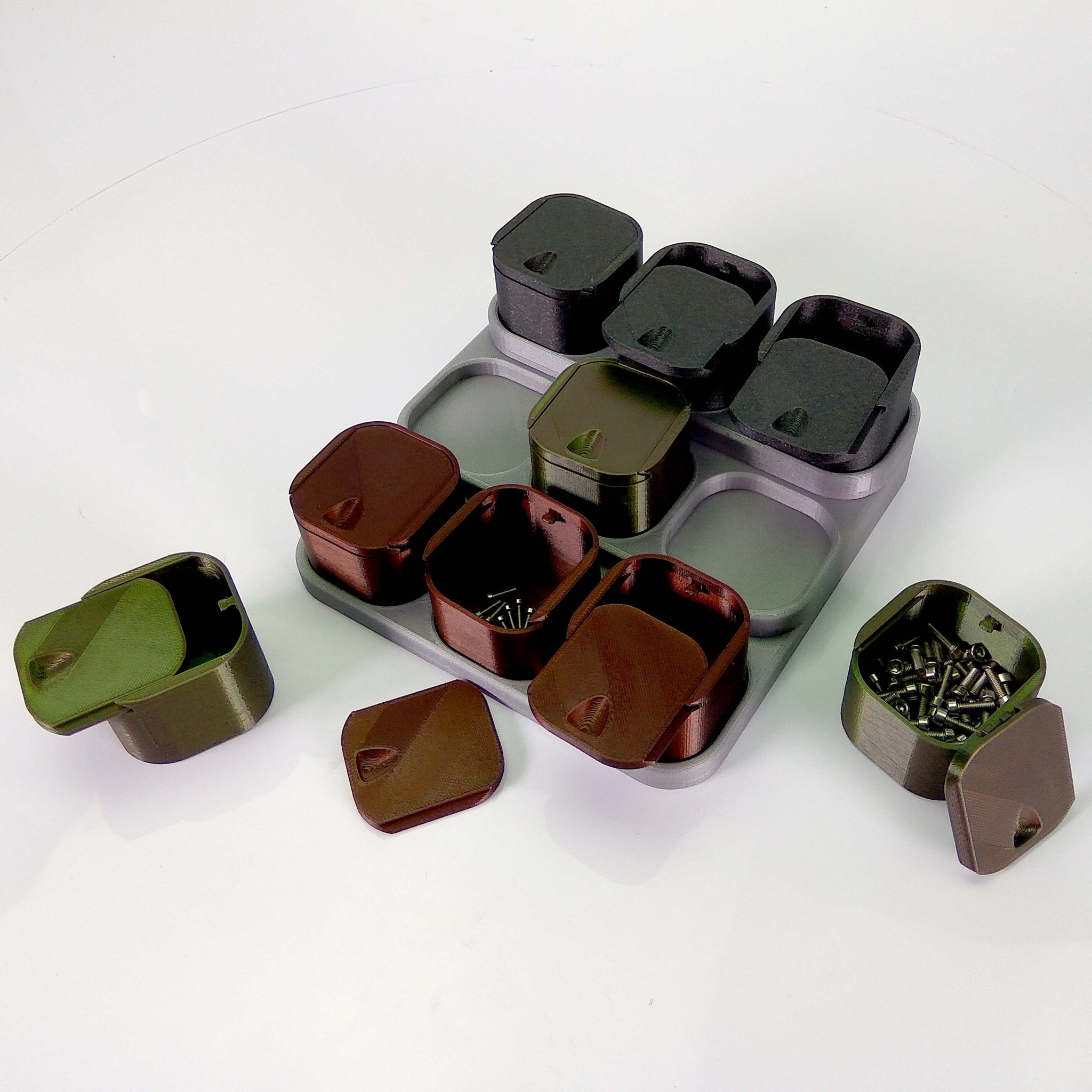 Hộp đáy tròn có nắp khóa đơn giản