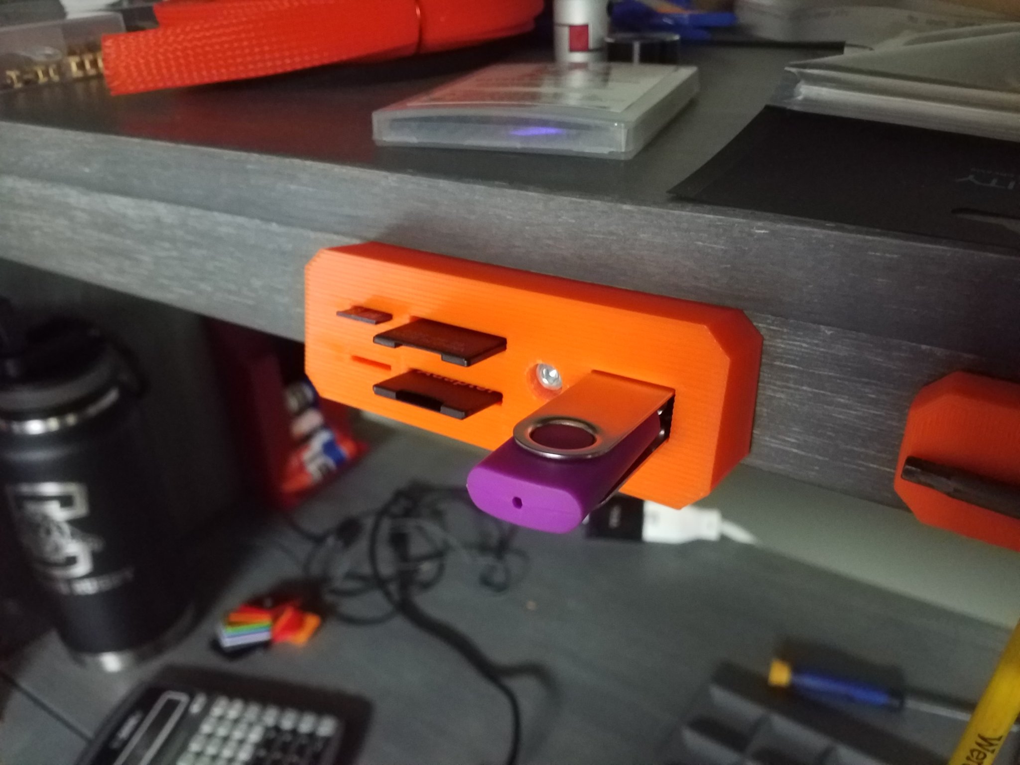 Giá đỡ thẻ SD đa năng cho tổ chức gọn gàng