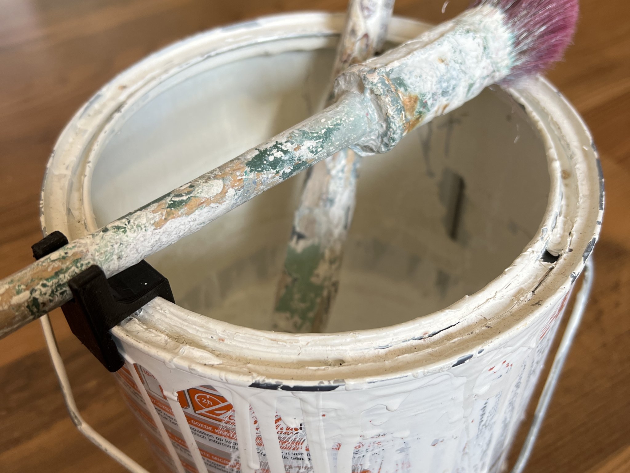 Giá đỡ cọ cho hộp sơn