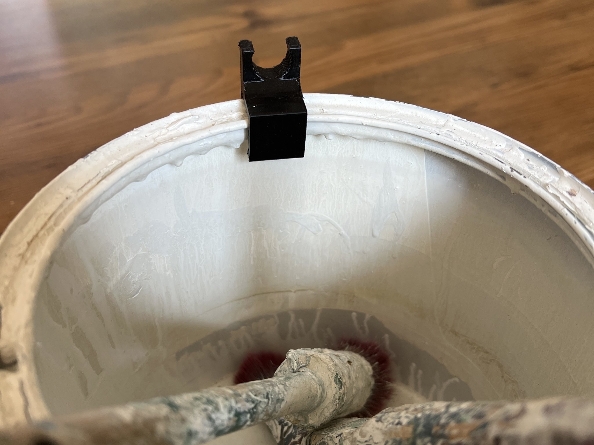 Giá đỡ cọ cho hộp sơn