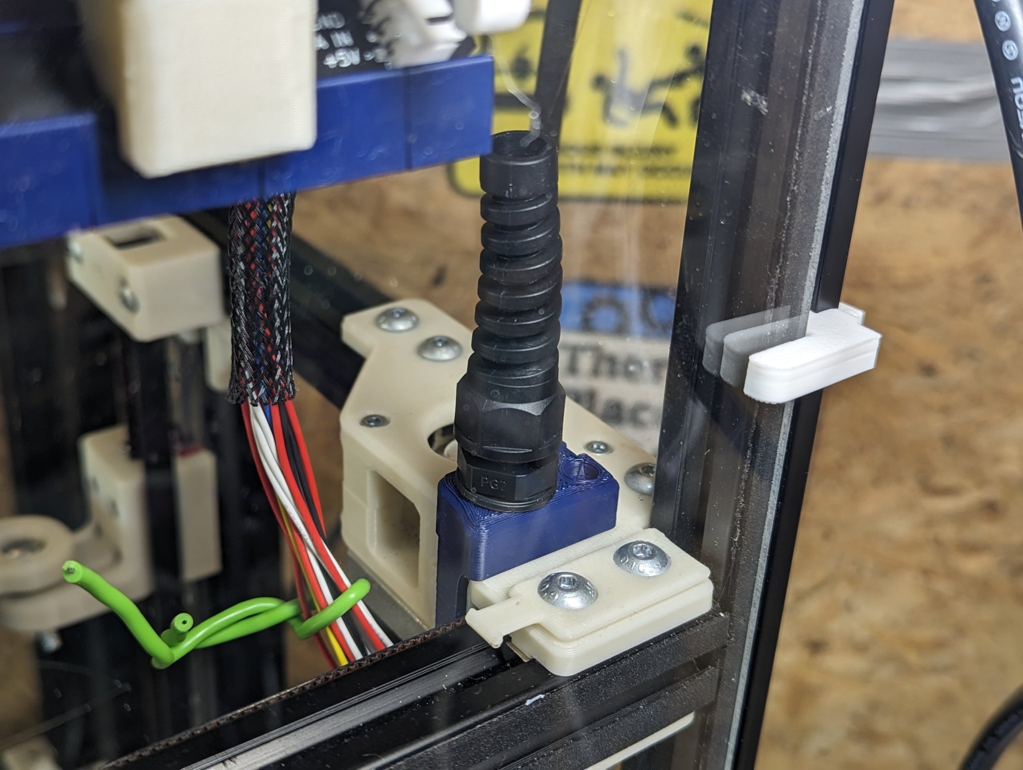 Nắp dây Voron Trident có PG7 và lỗ mở phía sau