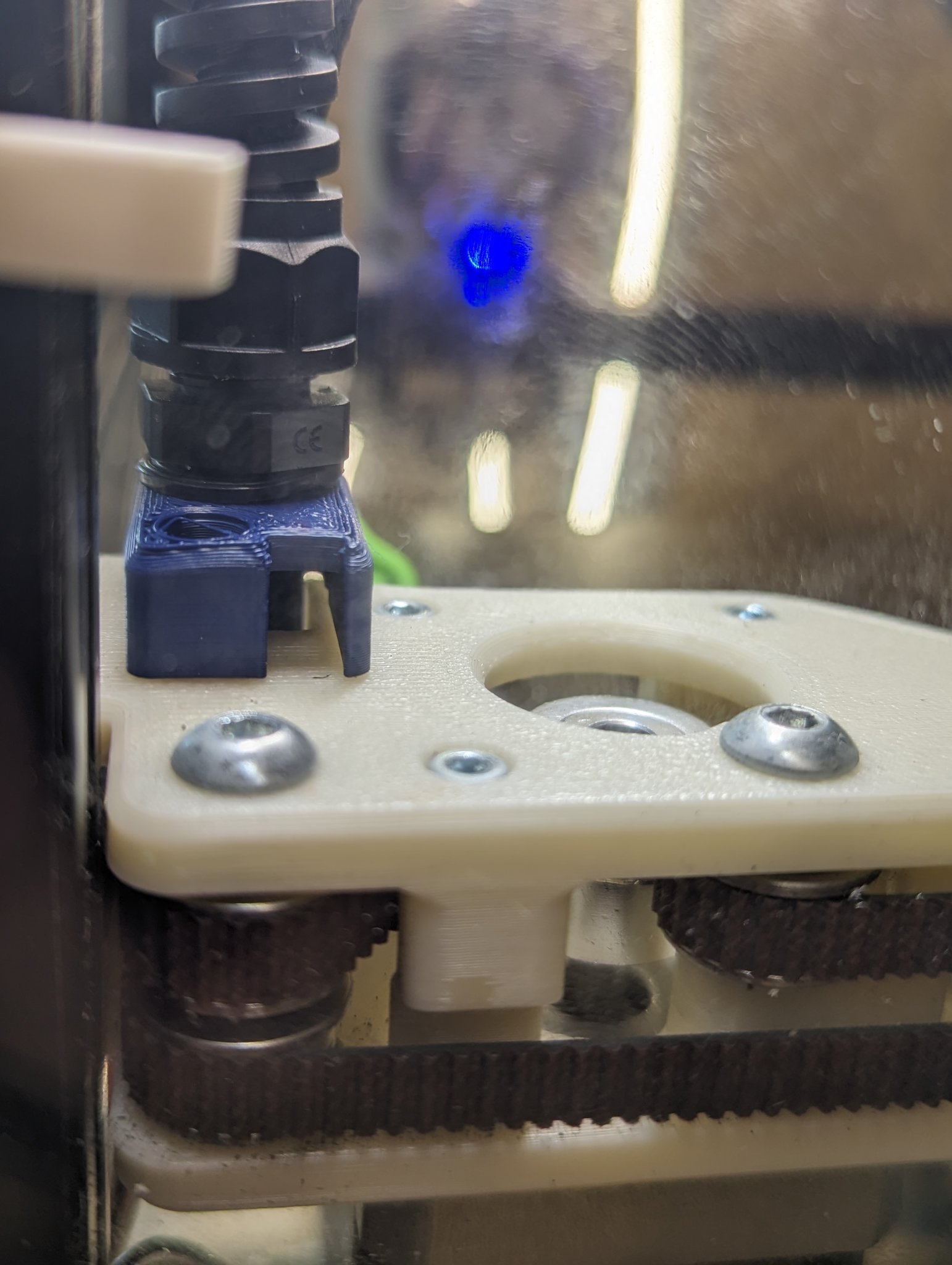 Nắp dây Voron Trident có PG7 và lỗ mở phía sau