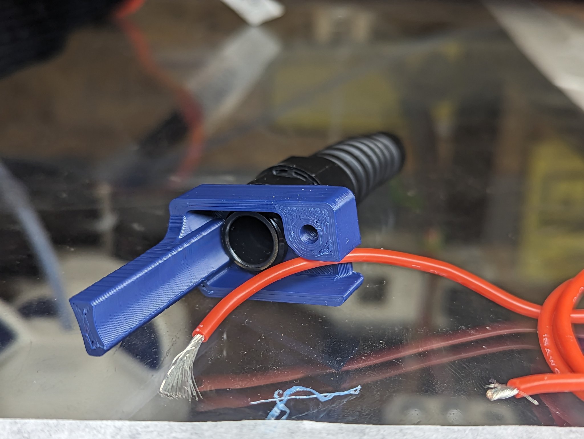 Nắp dây Voron Trident có PG7 và lỗ mở phía sau