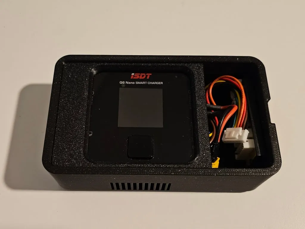 Vỏ sạc ISDT Q6 Nano với cổng USB-C