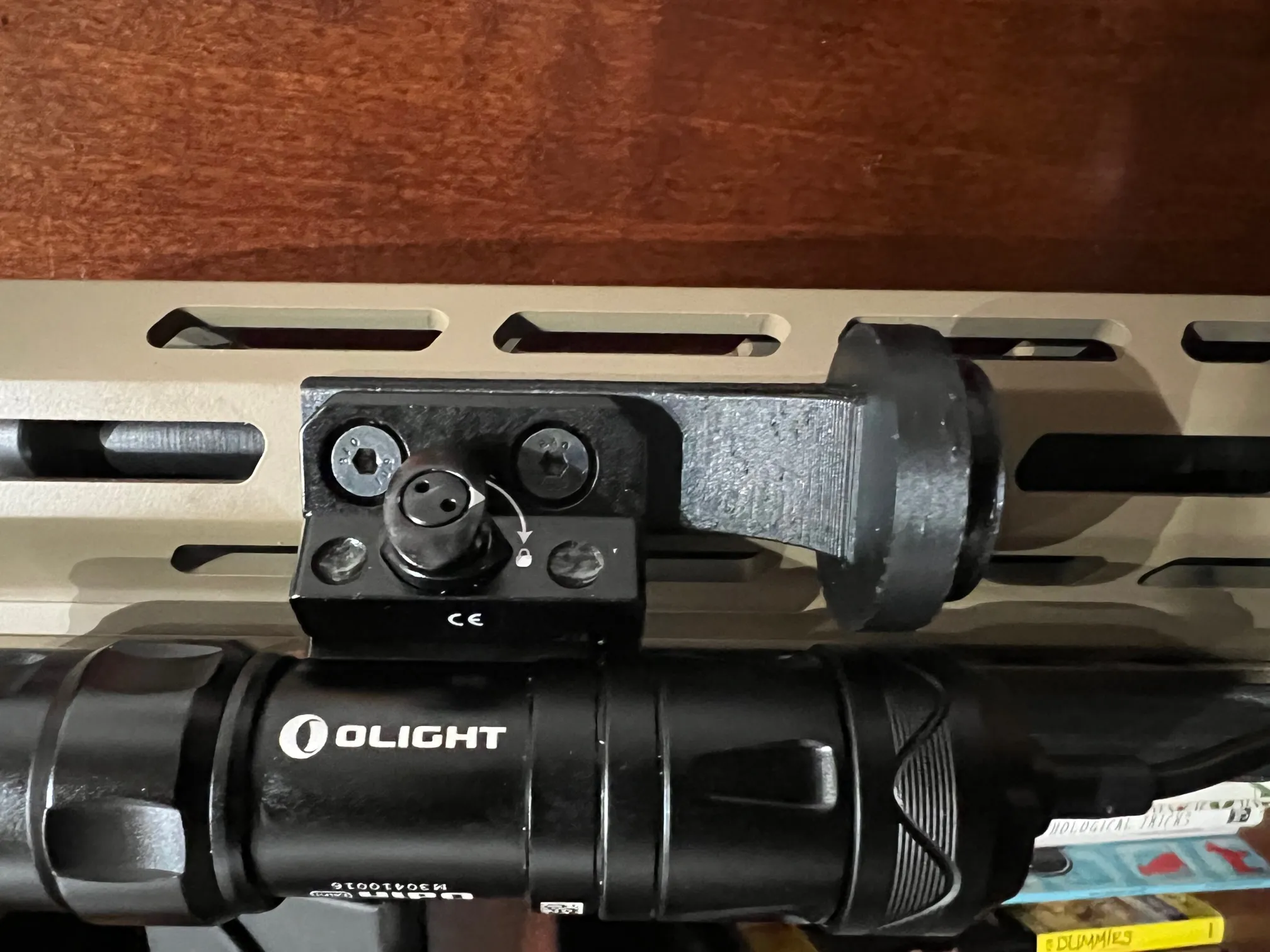 Công tắc áp lực OLight cho đèn pin và giá đỡ an toàn