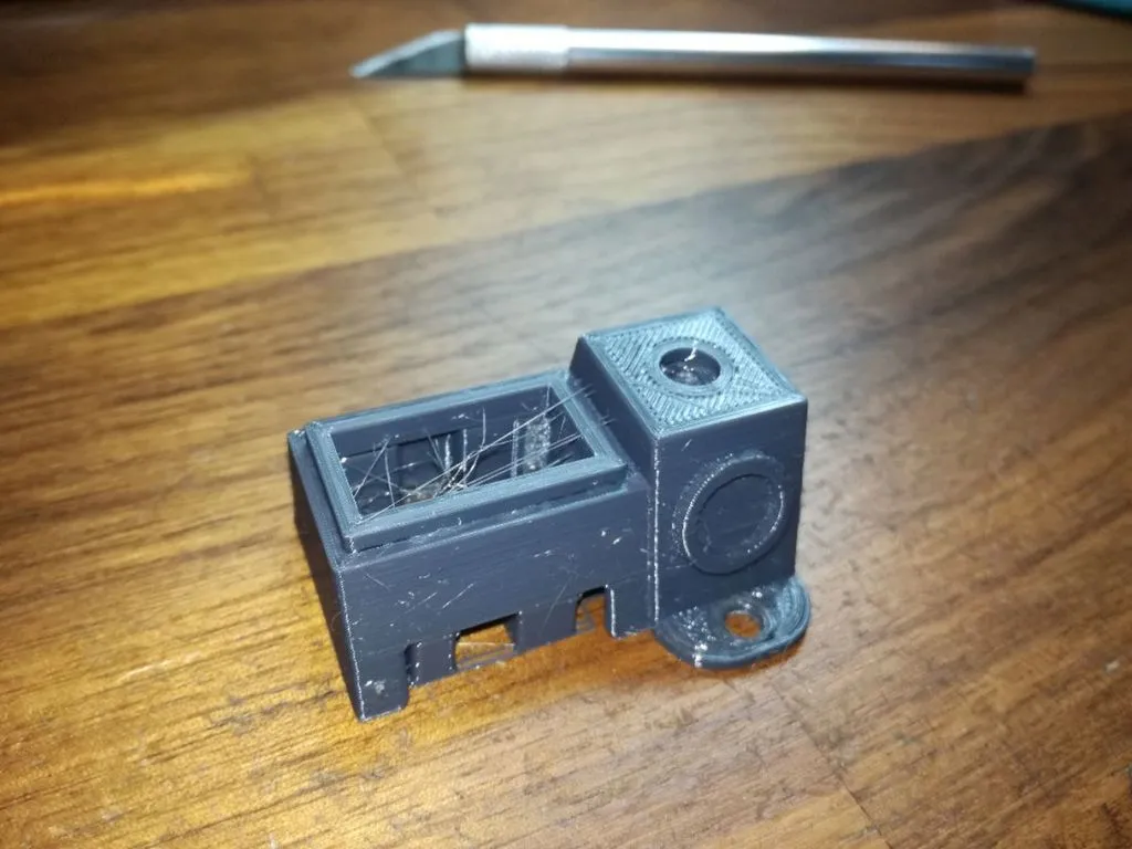 Hộp công tắc bật tắt với khối đầu nối